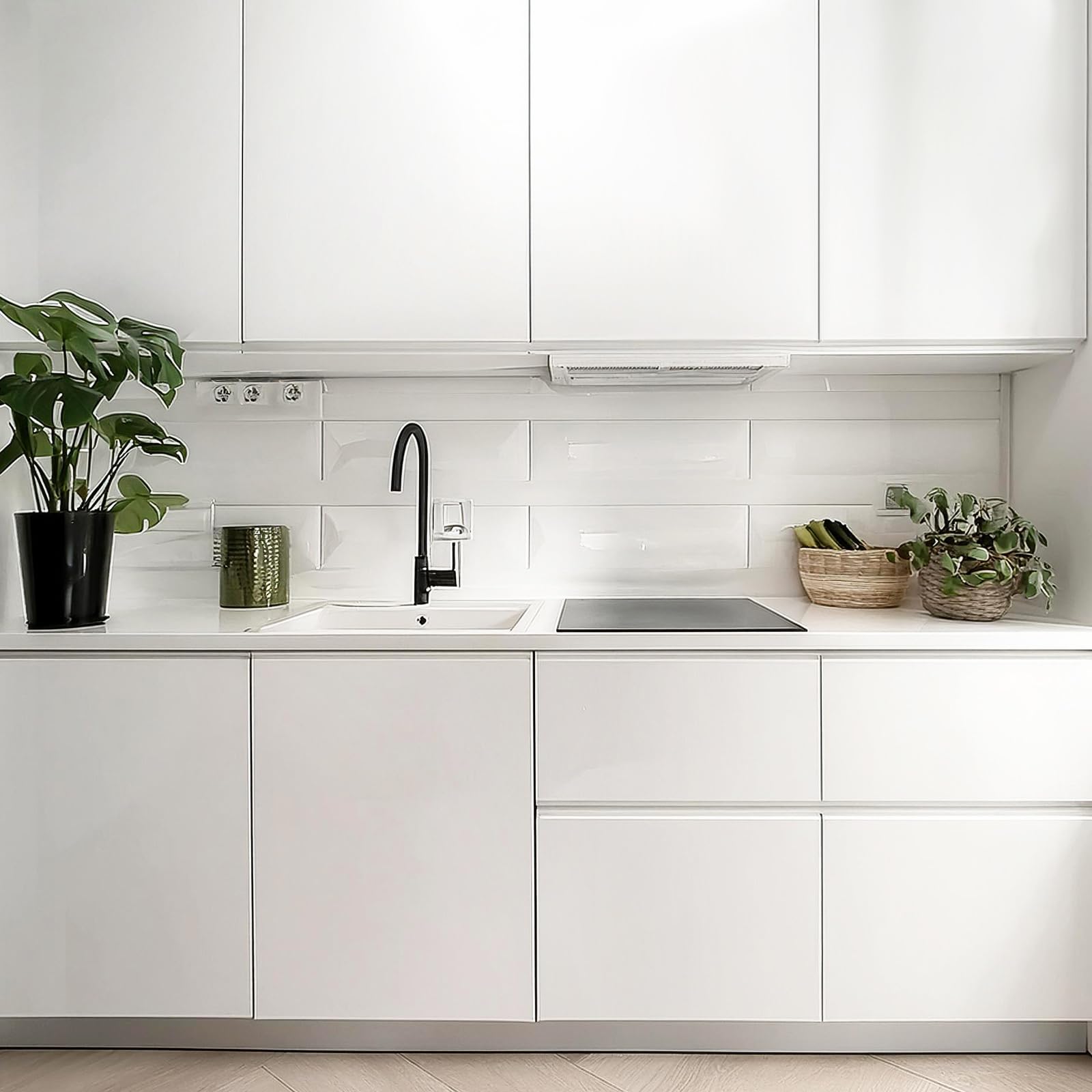 DecoMeister Pellicola Adesiva tinta unita per Mobili 100x250 cm - Carta Adesiva Lavabile per Cucina e Bagno - Facile da Applicare - Ideale per Rinnovare Armadi, Tavoli e Porte - Bianco Opaco