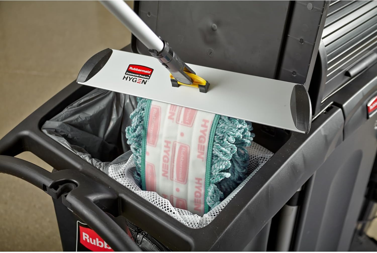 Rubbermaid Commercial Products HYGEN 60 inch Microfiber Dust Pad with Fringe, Green, For Janitorial/Professional Cleaners and Heavy-Duty industrial Cleaning/Dusting/Sweeping