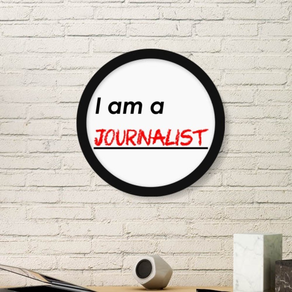 Reproduction image journaliste cadre noir rond de taille moyenne