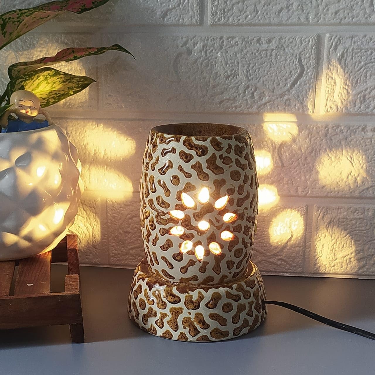 AAV World Handcrafted Fragrance Perfume, Aroma, Essential Oil Ceramic Electric Diffuser, Burner, Lamp with One Extra Bulb (Brown)