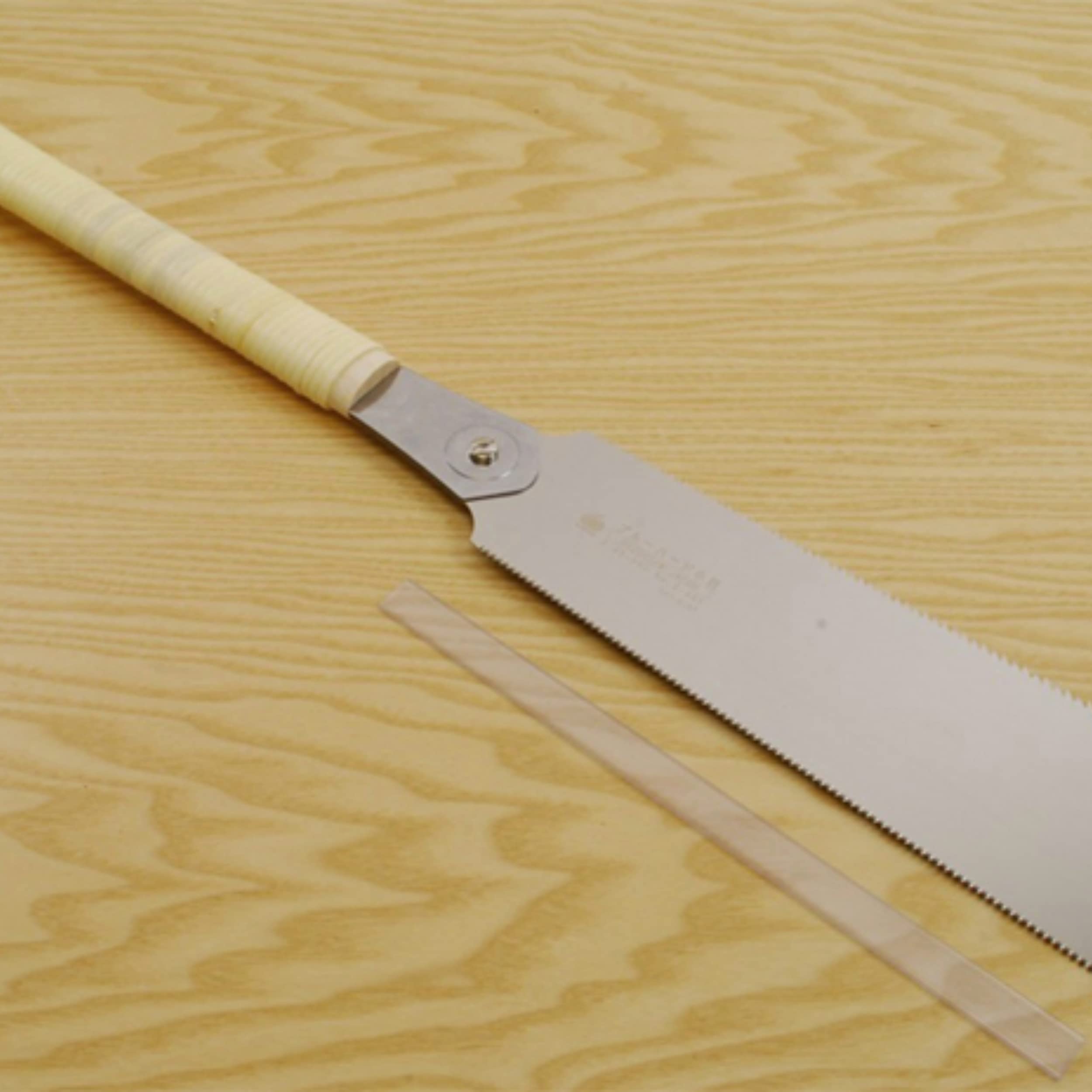 Sierra japonesa Sol-éco Ryoba 240 | Sierra manual para madera | Hoja flexible con dos dientes para corte transversal y longitudinal | Carpintería, obra | Mango de ratán | Made in Japan