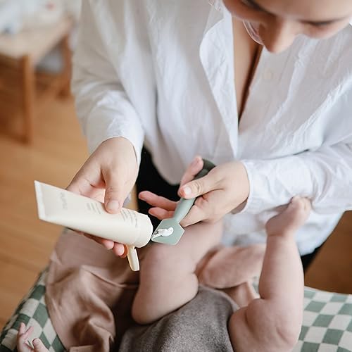 Miniatura 3 de mushie Aplicador de crema para pañales de silicona suave con base de succión (azul Cambridge)