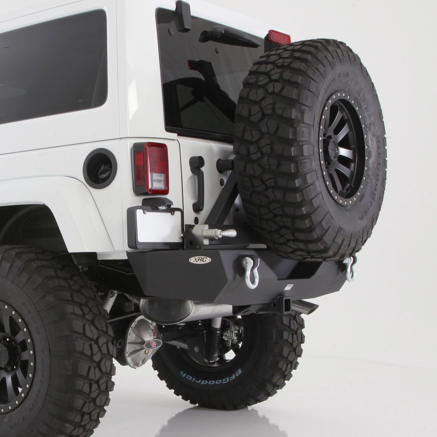 SmittyBilt XRC RR BUMP W HITCH TIRE - SB76856