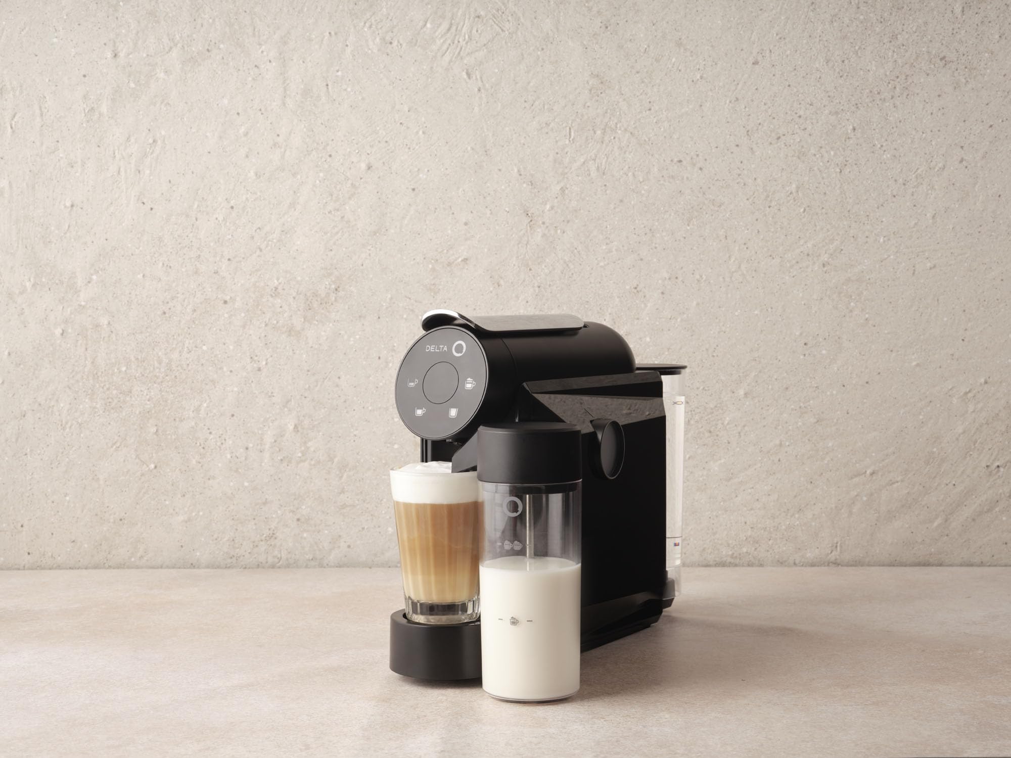 Delta Q MiniMilkQool Negra - Cafetera para cápsulas Depósito para leche. Compacta Versátil y Minimalista - Fácil de usar