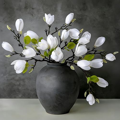 Ivydale Tallos de flores artificiales de magnolia, 5 capullos de flores falsas blancas, ramas de flora de 26 pulgadas, decoración del hogar para
