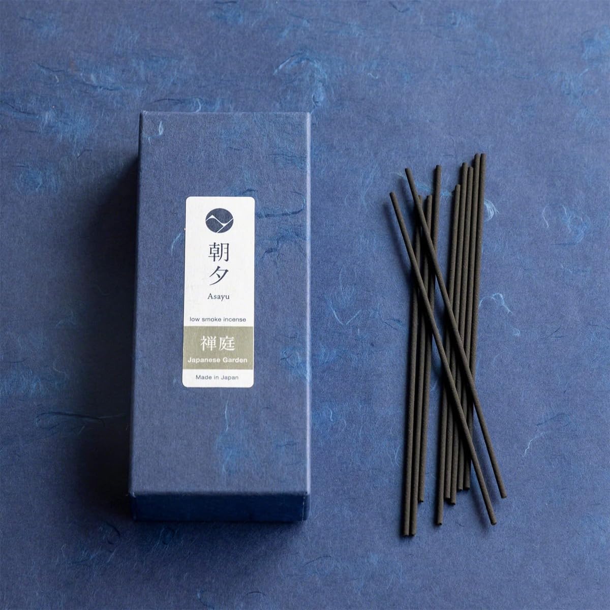 Asayu Japan Räucherstäbchen Geschenkset mit Zen Räucherstäbchenhalter und Messingständer - Japanischer Zen Garten + Zen Räucherstäbchenhalter