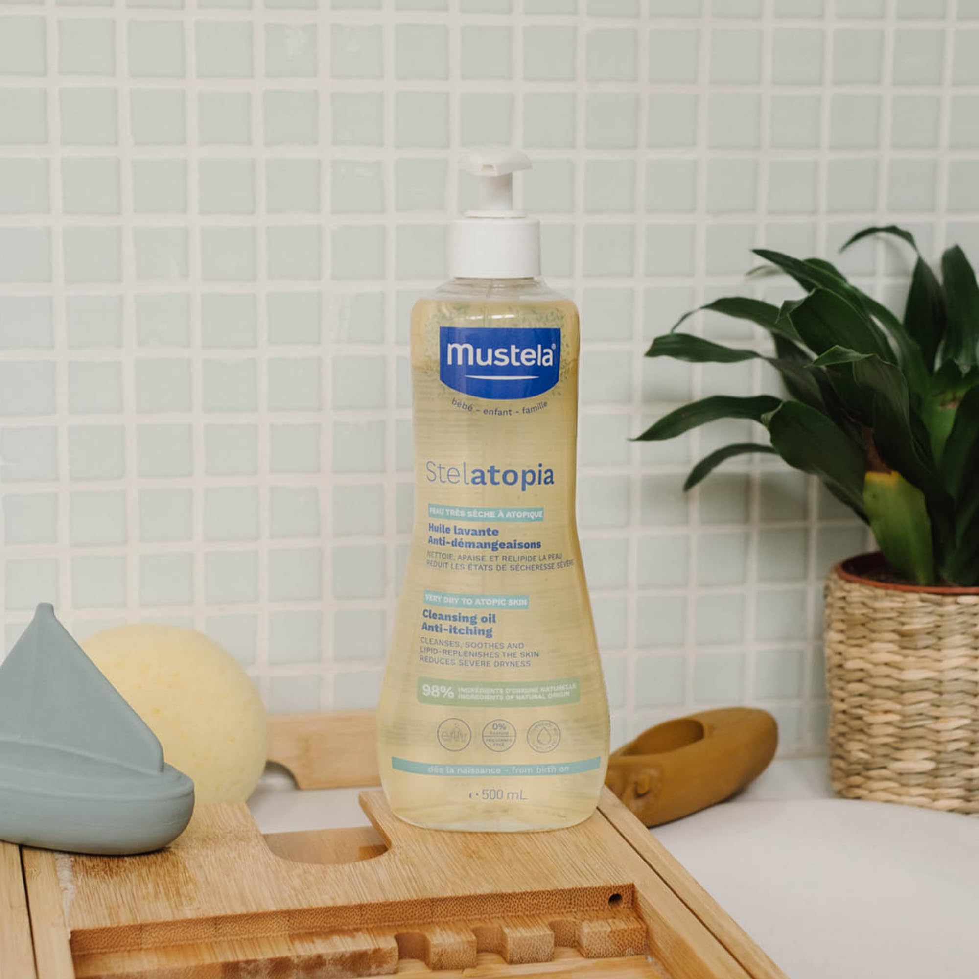Mustela Stelatopia Olio Bagno per Pelle con Estrema Secchezza o Dermatite Atopica, Corpo e Capelli, Neonati, Bambini, Tutta la Famiglia - Detersione Quotidiana, Reintegra i Lipidi della Pelle (500ml)