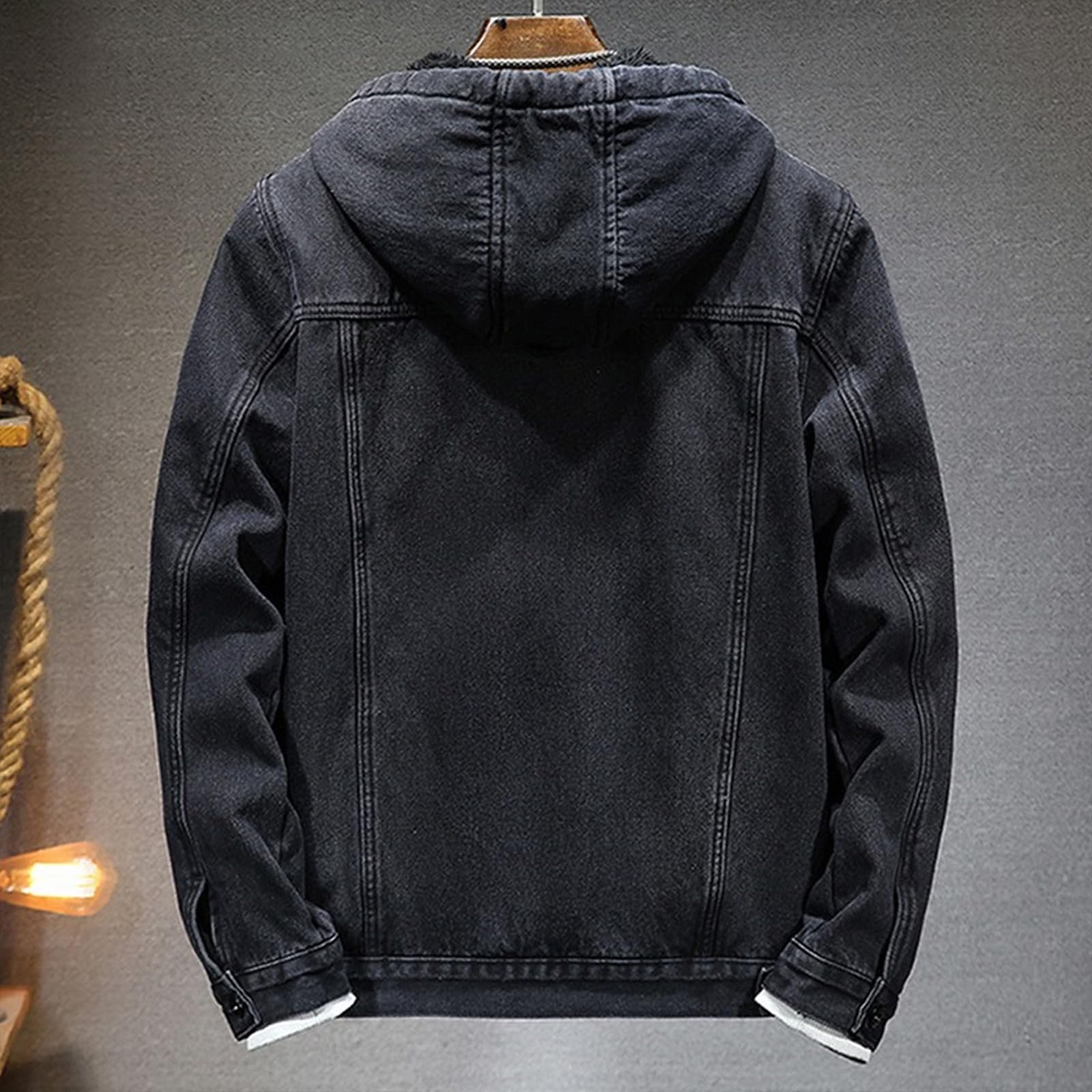 Chaqueta vaquera estilo camionero con capucha desmontable para hombre, forrada con borreguillo sintético y forro polar. Colección de moda 2025.