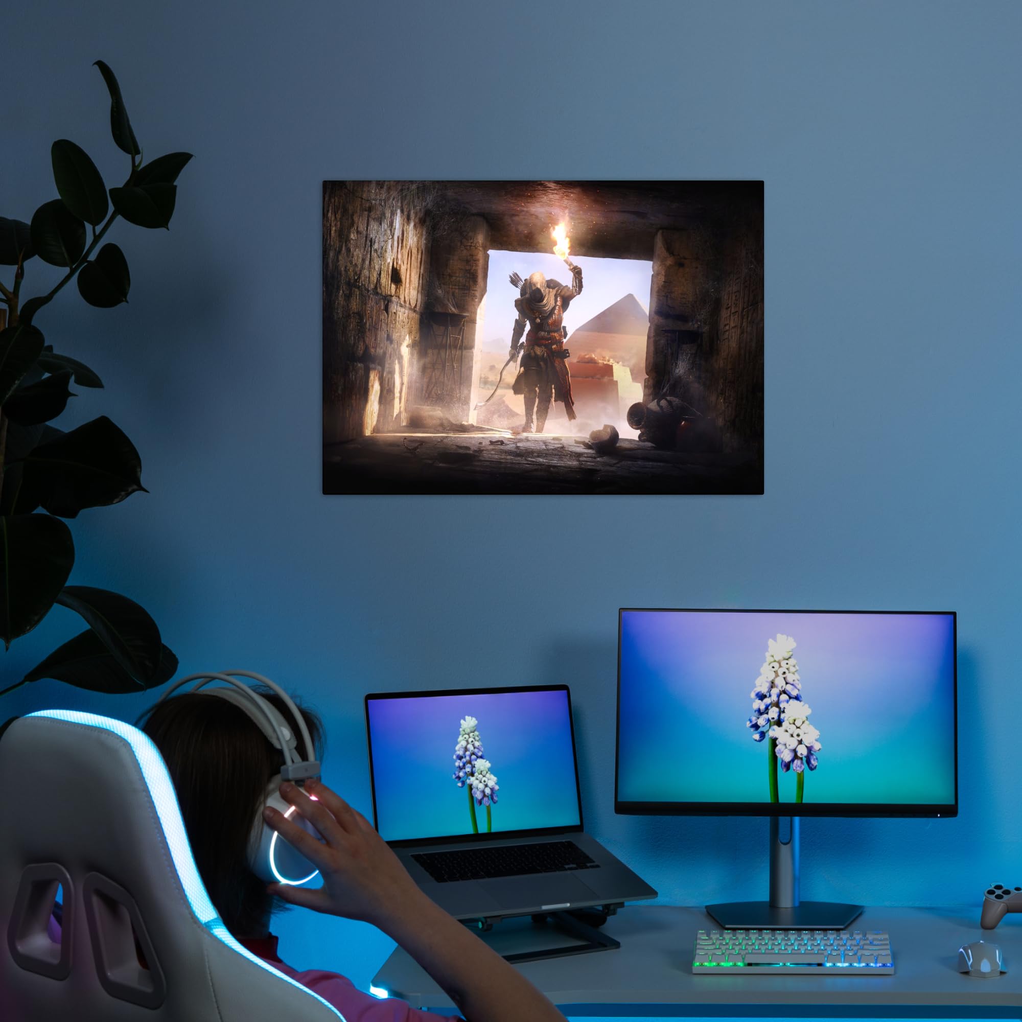 Displate - Poster aus Metall - Einfache Montage ohne Bohren - Assassin's Creed - AC Origins Key Art - In the Pyramids - Größe M - 32 x 45 cm Matt