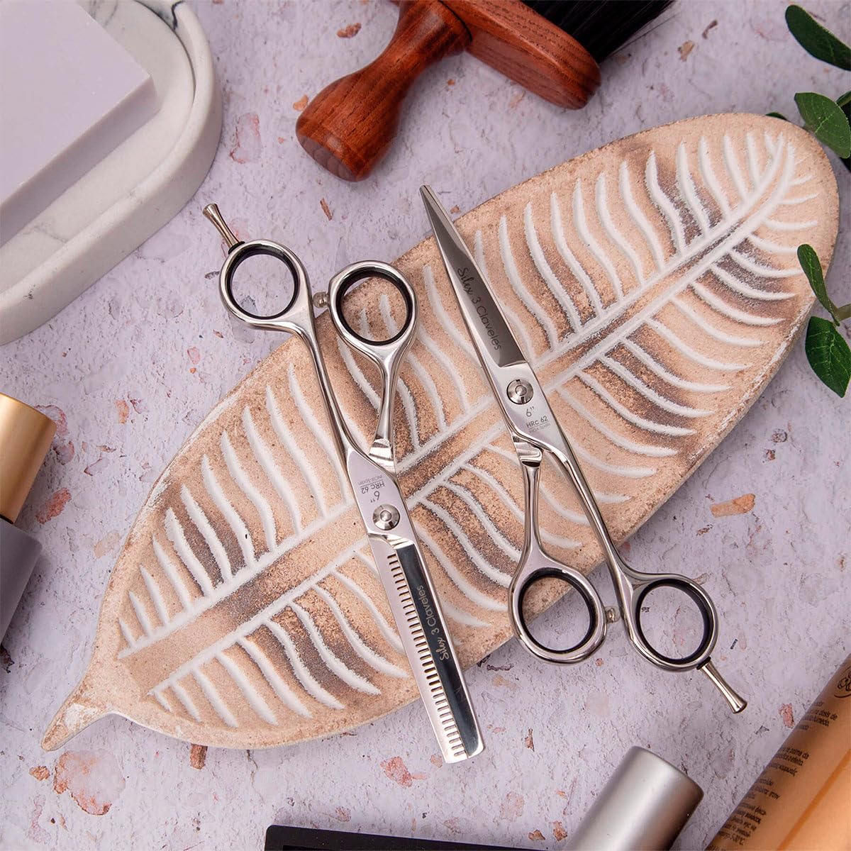 3 Claveles Silex - Tijeras De Peluquería 6" De Corte,vaciado Cóncavo, Filo Navaja, Acero Inox. Dedales Ergonómicos, Tijera Peluquero Profesional, color Brillo, 15.24 cm, 4 g