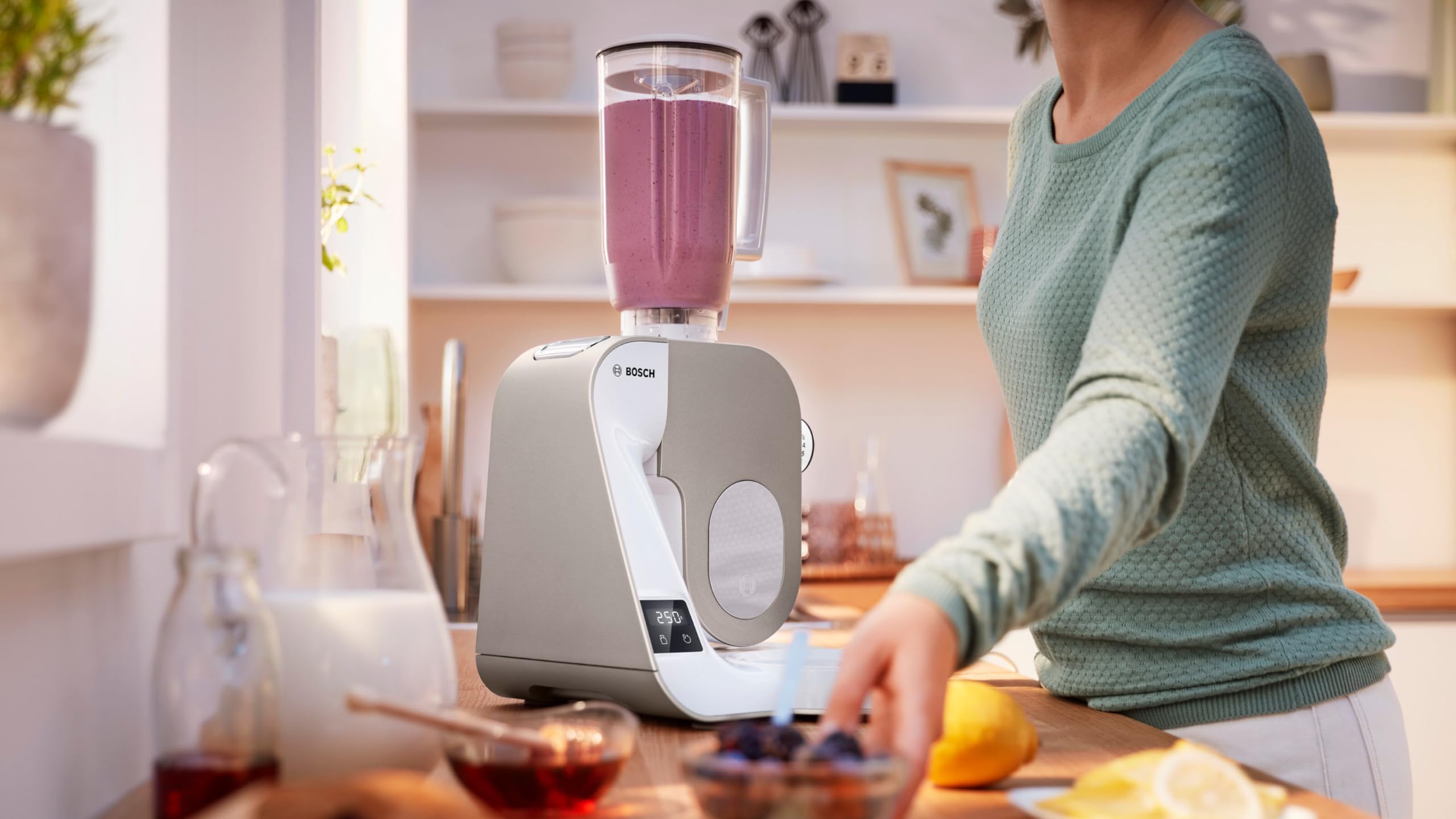 Bosch Serie 4 Planetaria MUM5XW20, 1000W, Ciotola in Acciaio Inox da 3,9 L, 7 Livelli di Velocità, Timer Integrato, Fruste, Gancio, Frullatore e Dischi Vari Inclusi, Lavabili in Lavastoviglie, Bianco