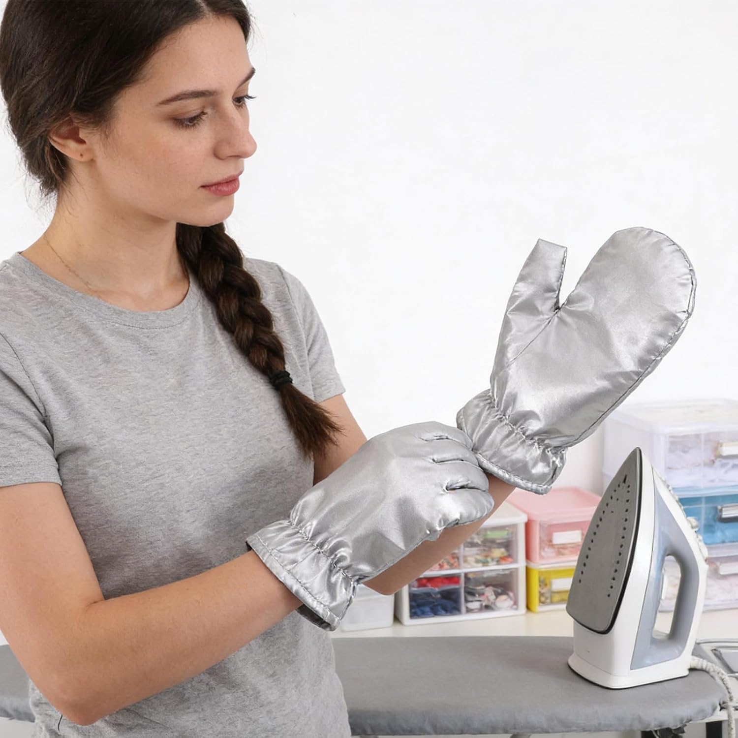 Amosfun Heat Resistant Garment Steamer Glove with Portable Design and Steam-proof Material, Handheld Ironing Board Accessory for Clothes Steaming and Travel Use, Size 23x16x2cm