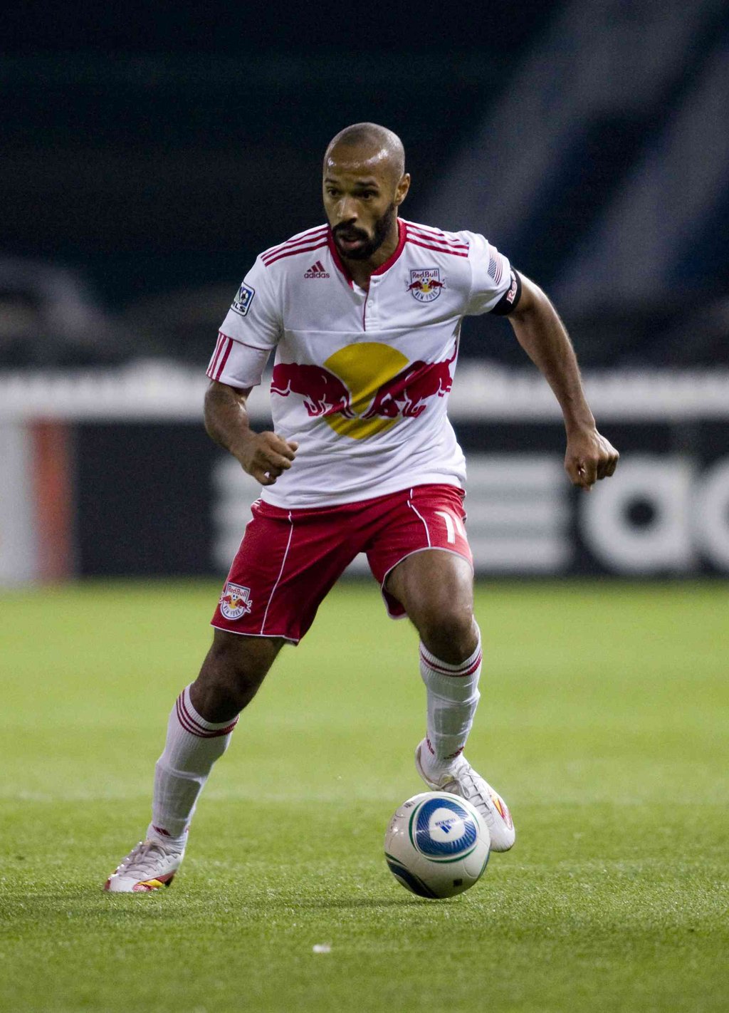 Amazon.com: Thierry Henry - 紐約紅牛#08 - 24X36 海報: 運動和戶外活動