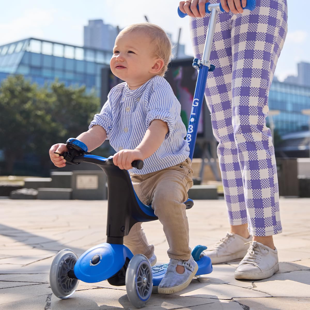 Globber - GO•UP SPORTY LIGHTS - Monopattino a 3 ruote con seduta, per bambini dai 15 mesi ai 6 anni, Blu scuro