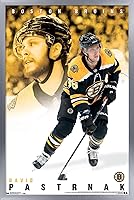 Vista 10 de Trends International NHL Boston Bruins - Póster de pared de David Pastrnák 19, 14.725 x 22.375 pulgadas, versión enmarcada en negro
