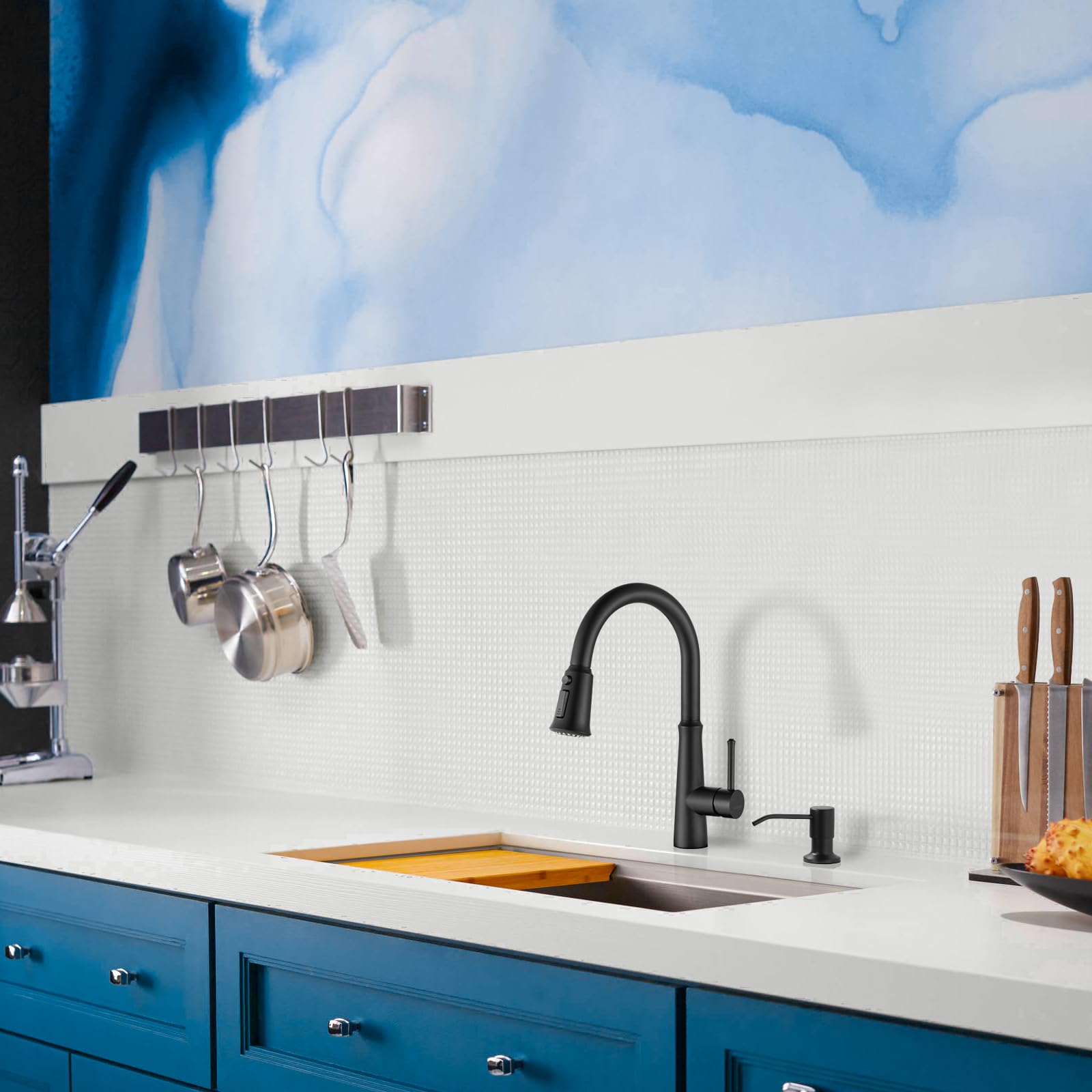 WOWOW Grifo de cocina con rociador, grifo de cocina de acero inoxidable de arco alto negro con pulverizador extraíble para fregadero de 2 o 4 agujeros, grifo de fregadero de cocina extraíble con placa