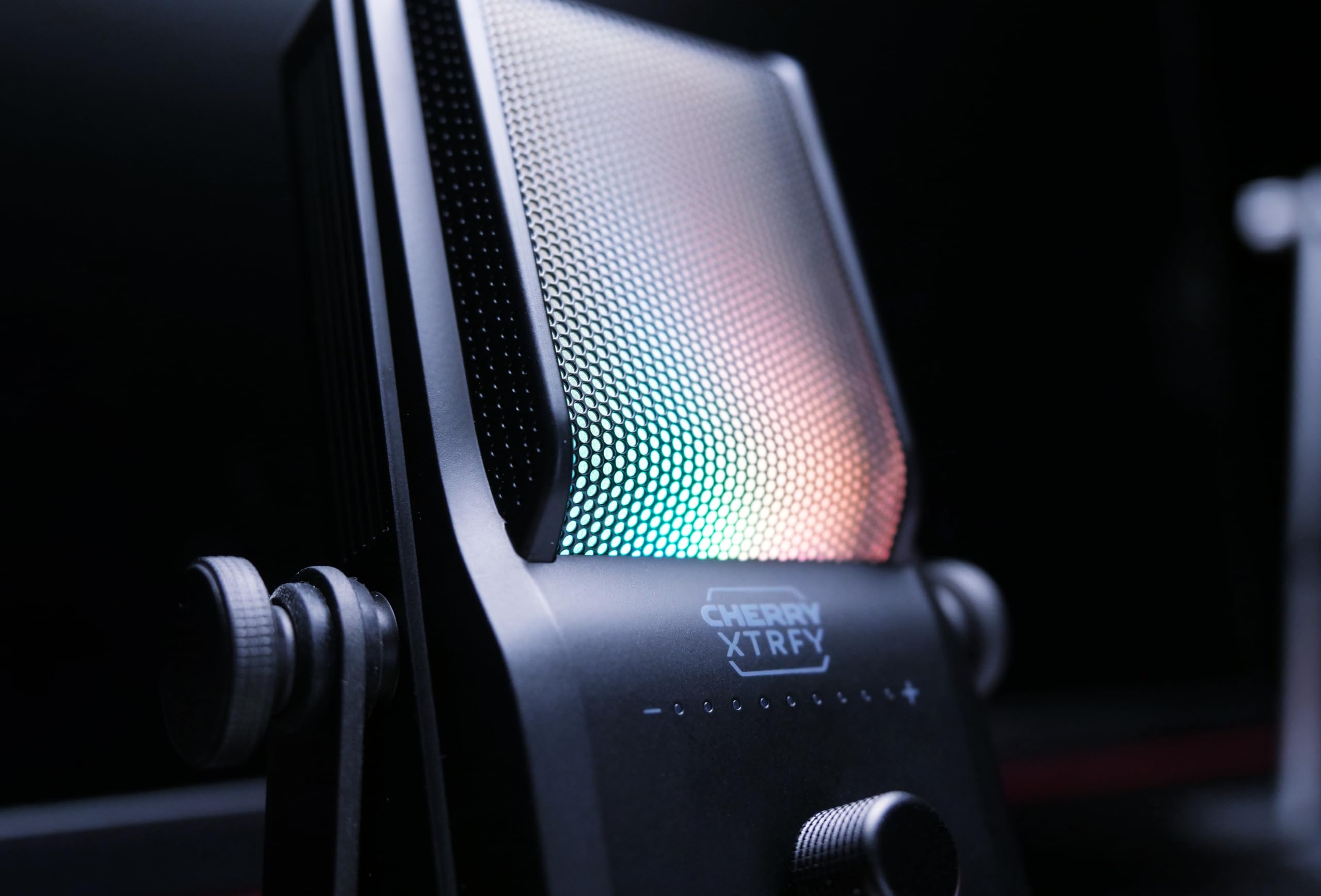 Ngale R Microfono USB di qualità superiore per la registrazione e lo streaming, Plug & play tramite porta USB, Disattivazione audio, RGB e guadagno, Filtro low-cut per il gioco, Nero