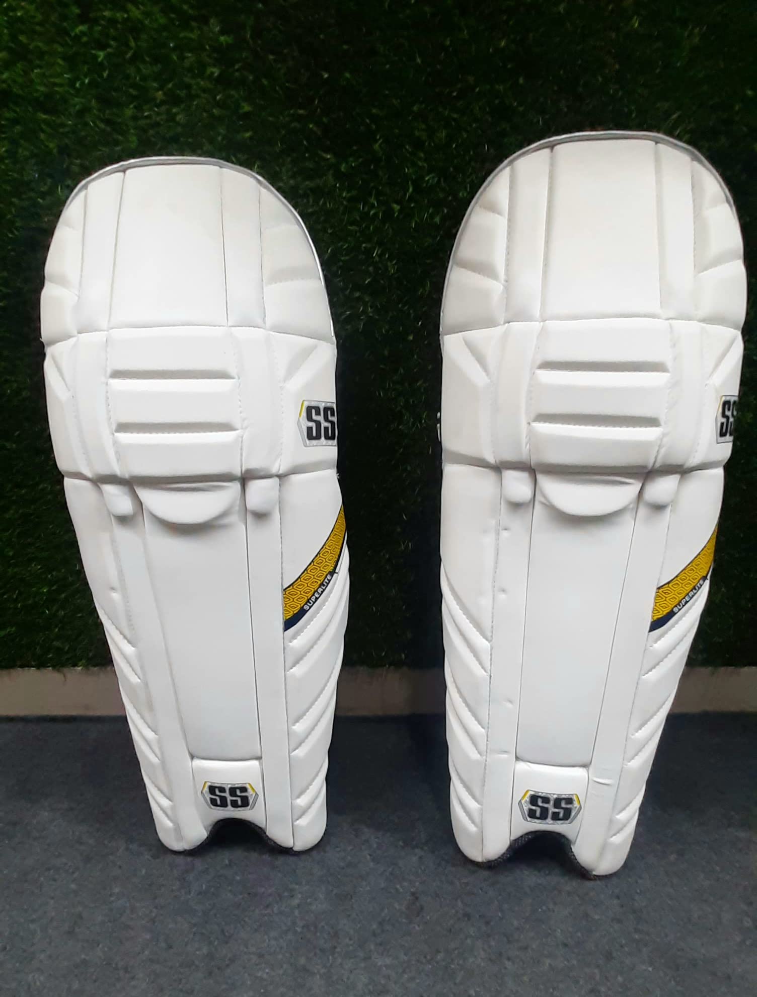 SS Superlite Bating Pads- RHM White (B0BHTN9Y7K) Amazon Price History, Amazon Price Tracker