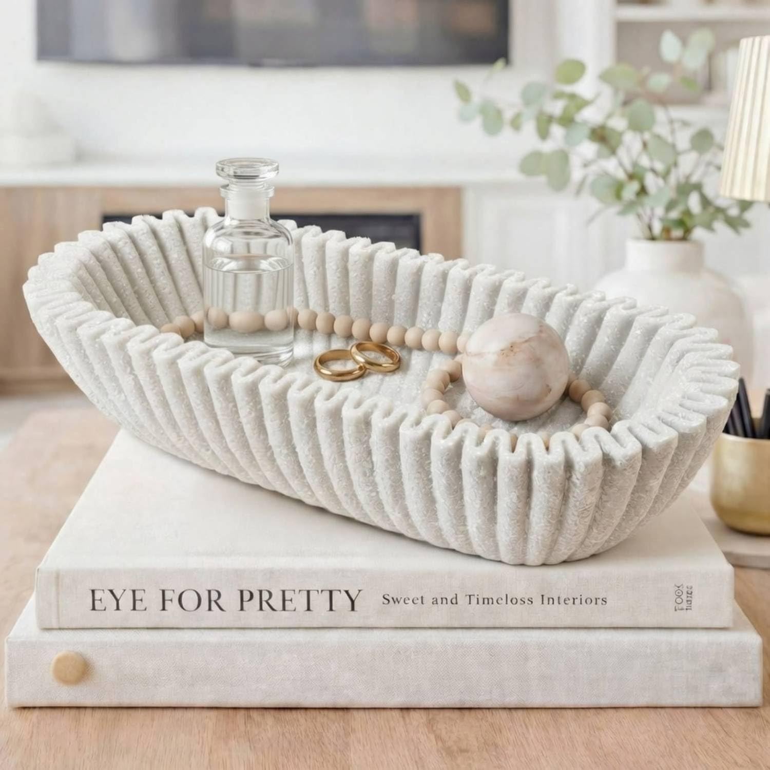 Large Decorative Bowl for Home Decor Long Dough Key Bowls Coffee Table Decor Centerpiece White Ruffle Scalloped Resin Modern Handicraft Bowl for Kitchen Counter Farmhouse Entryway