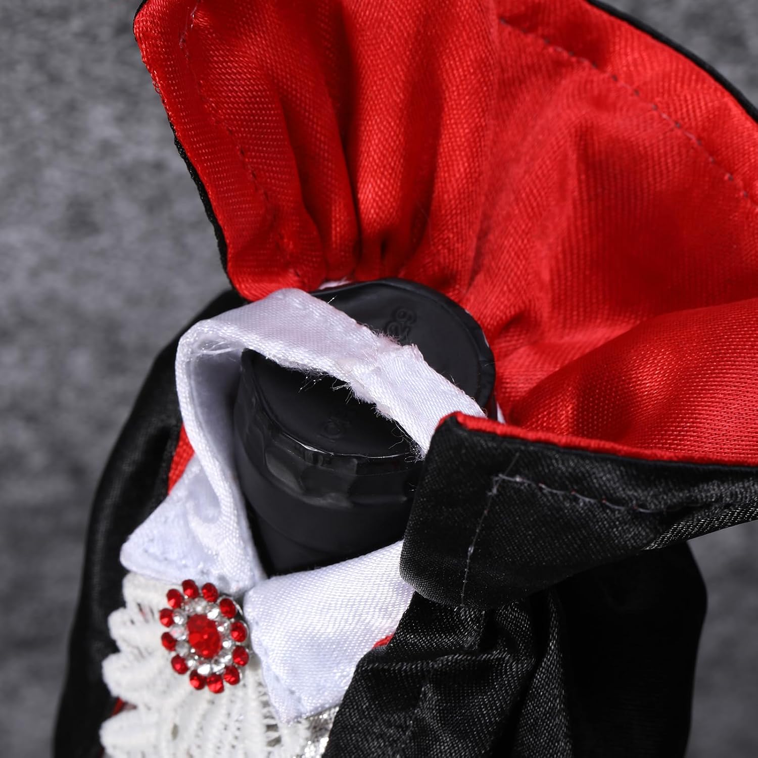 Halloween Wine Bottle Cover Decoration - Dracula & Vampire Wine Holder Gifts