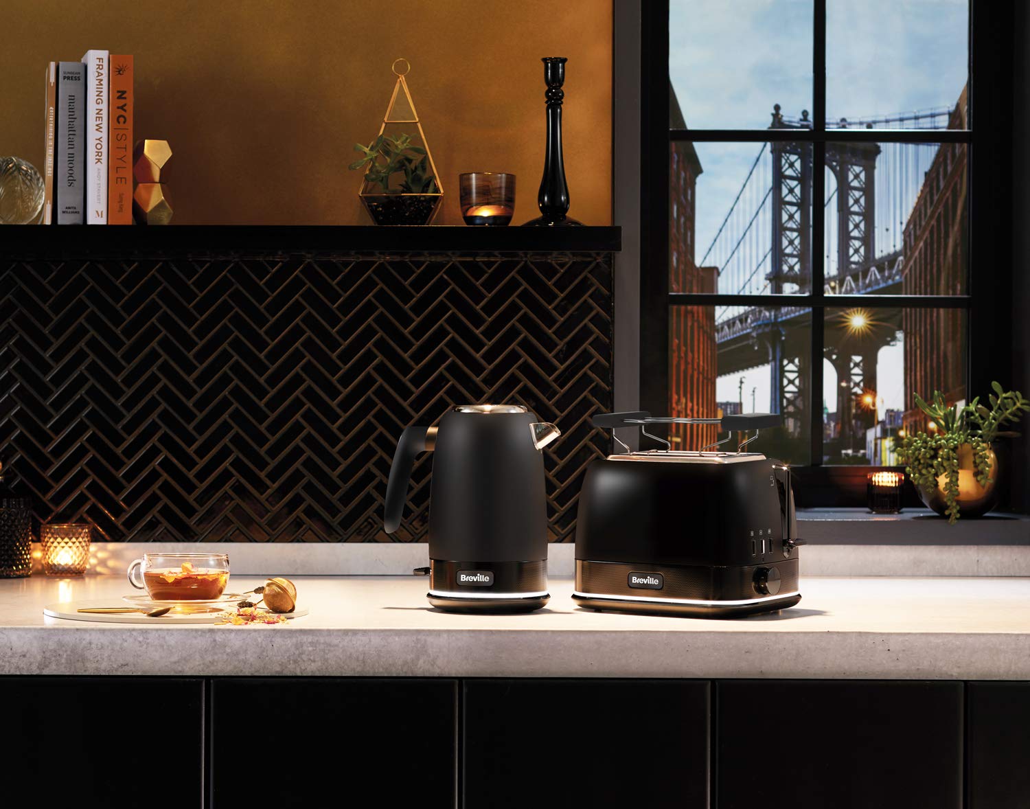 Breville VKT146X - Hervidor eléctrico, 1,7 l (8 tazas), ebullición rápida de 3 kW, colección New York, color negro