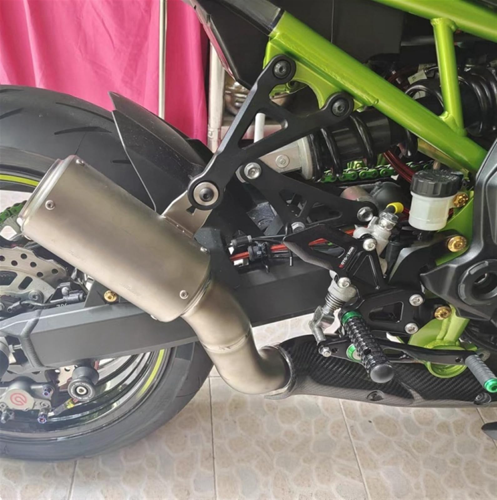 Fireleopard Motorrad CNC Aluminium Auspuffhalter Aufhänger Auspuffhalterung Halterung Kompatibel mit Z 900 Z900 2017 2018 2019 2023