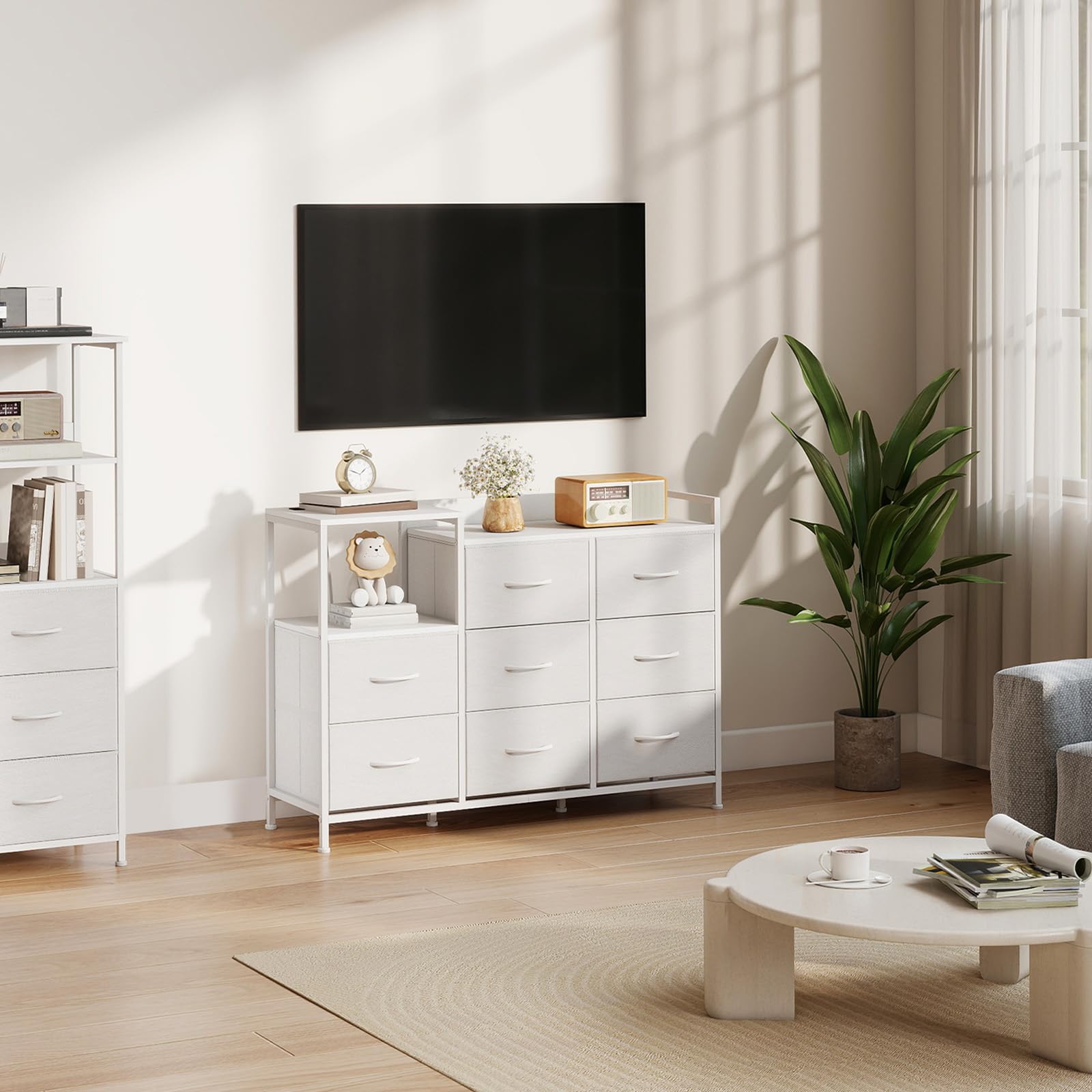 Somdot Kommode Schlafzimmer Wohnzimmer Flur mit Schubladen, Komodenschrank mit LED und Steckdosenleiste (2 AC-Steckdosen, 1USB, 1Type-C), 8 Stoffschubladen, Weiß, 29T x 99B x 70,5H cm