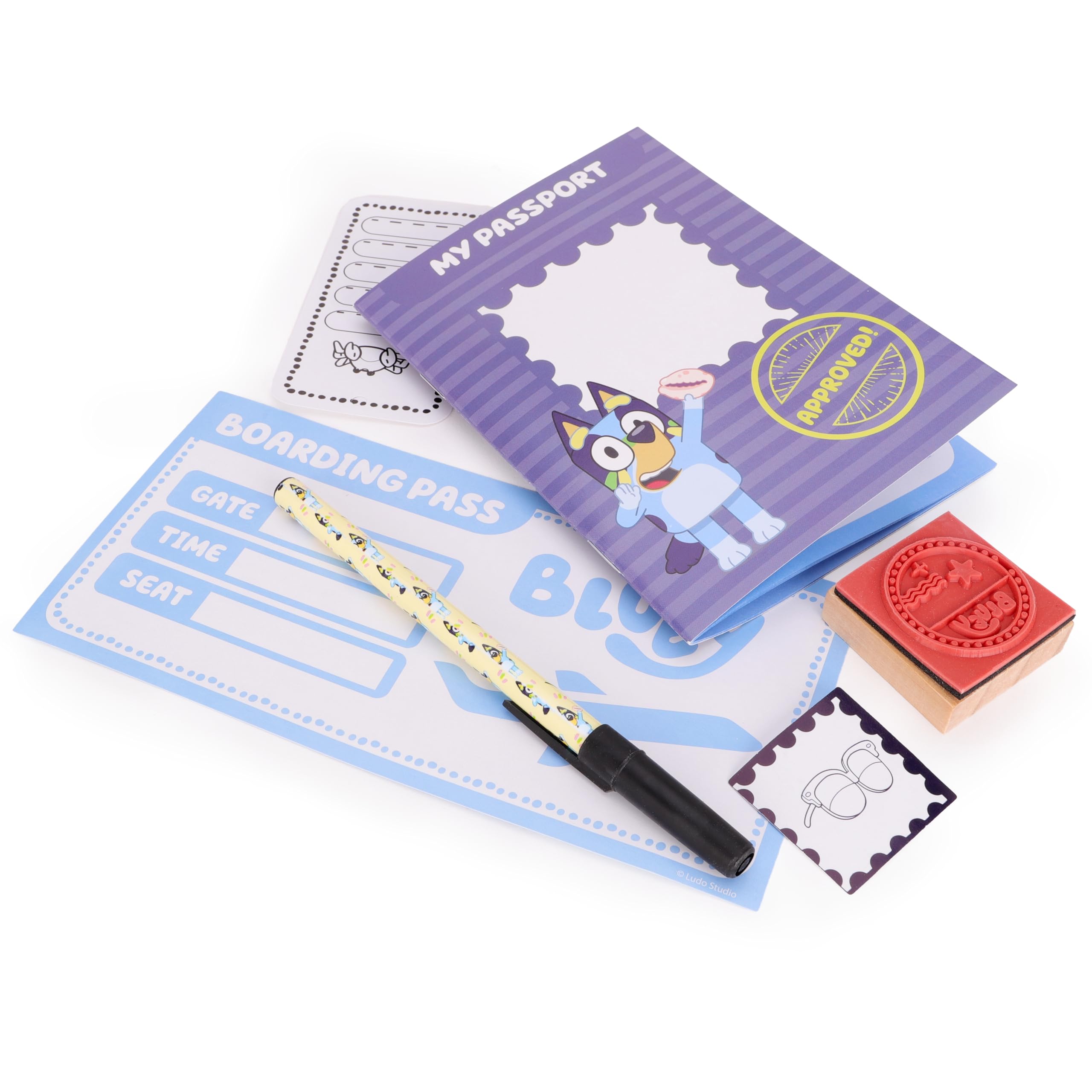 Toyland – Ensemble D’Activités De Voyage Bluey – 20 Pièces – Valise, Passeport, Tampons, Stickers – Dès 3 Ans