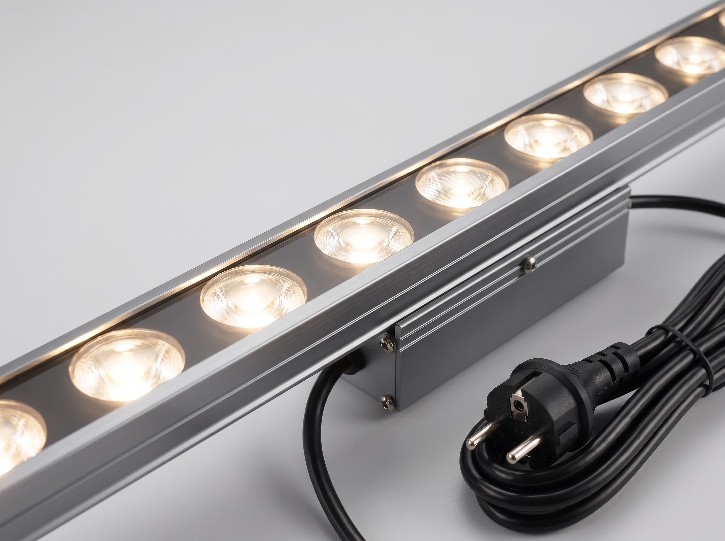 Arnusa LED Wallwasher 100 cm mit Stecker, 18 W warmweiß 3000 K, IP65 Outdoor Wandstrahler aus Aluminium, erweiterbare Fassadenbeleuchtung für Mauer, Zaun, Garten & Terrasse