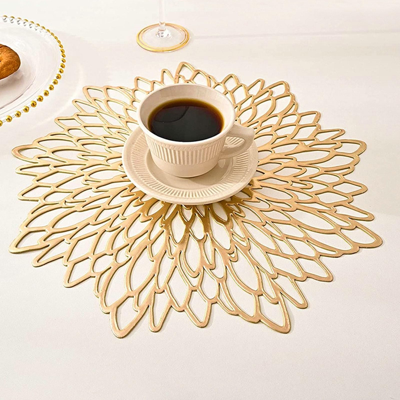 Napperon cuisine fleur creuse dorée Beydodo idéal pour décorer vos tables de fête en famille