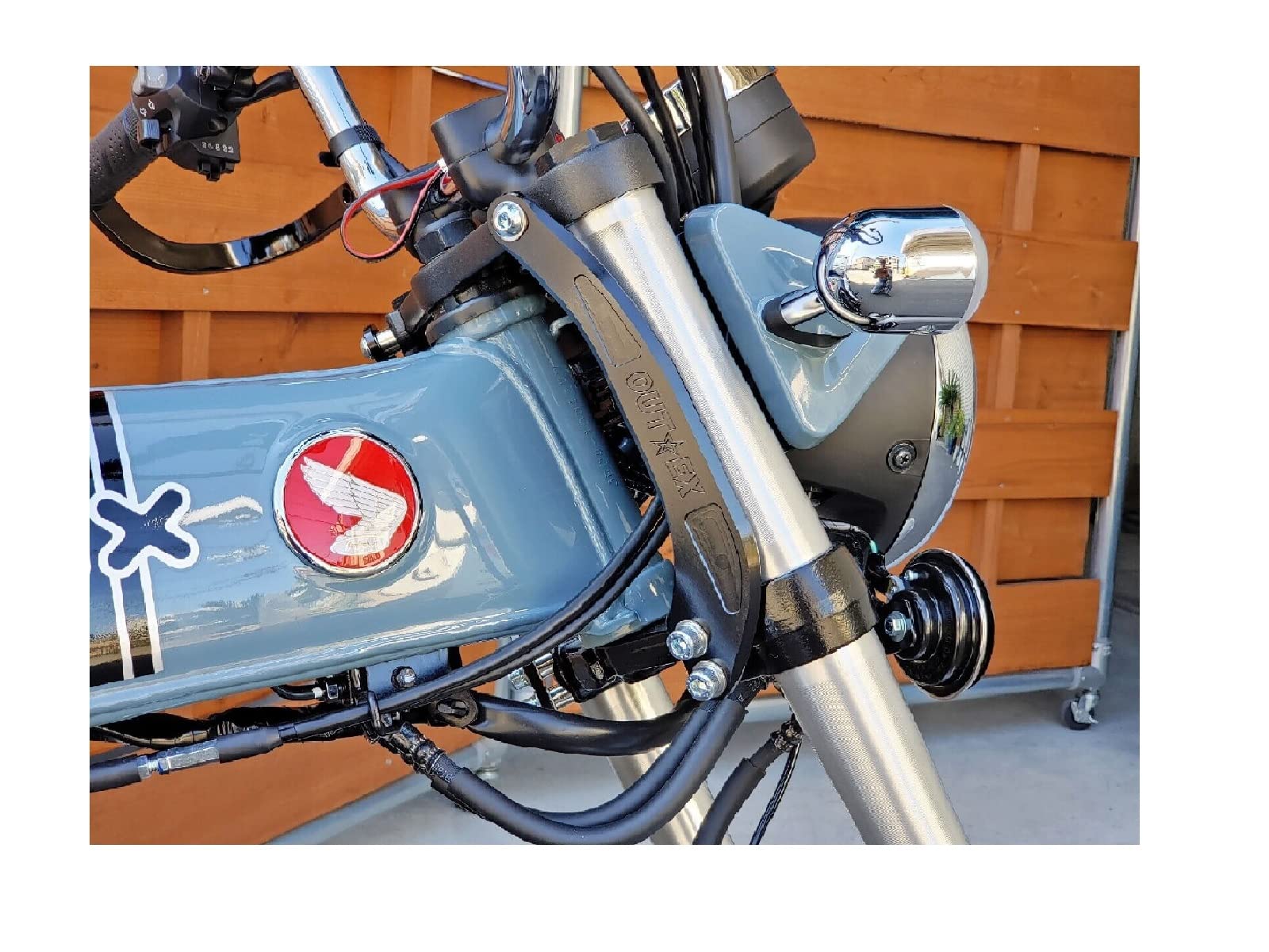 Triple Clamp Stabilizer Gunmetallic Anodized for ST125DAX OUTEX SS23-GUN