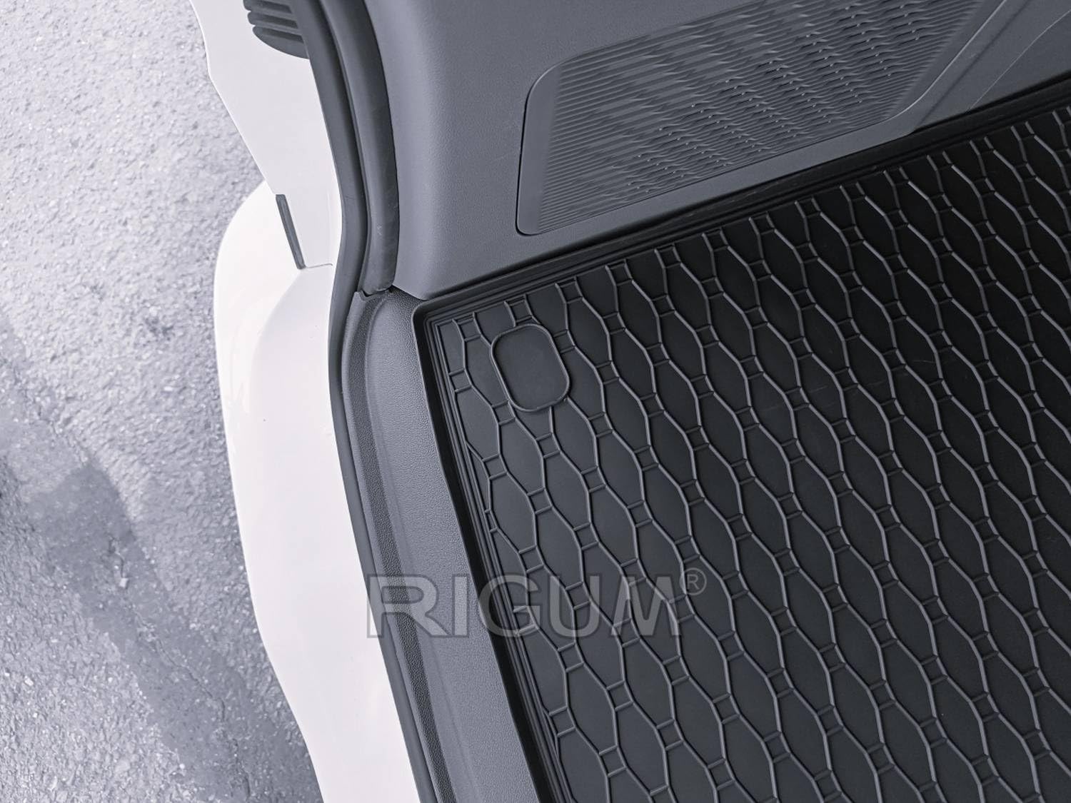 Gummi Kofferraummatte passend für Ford Transit Custom L2 ab 2024/für VW T7 Caravelle L2 ab 2025 (Langer Radstand) AZUGA AZ31100246 Kofferraumwanne