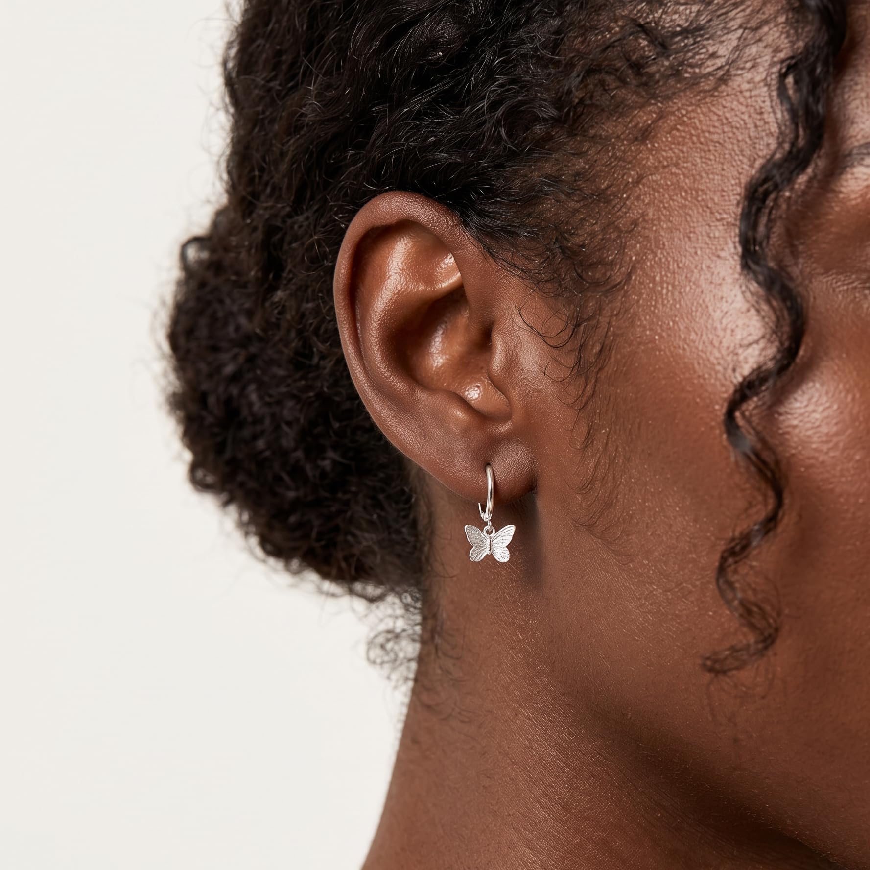 SLUYNZ Pendientes de aro de mariposa de plata de ley para mujer, aretes de aro de mariposa pequeños
