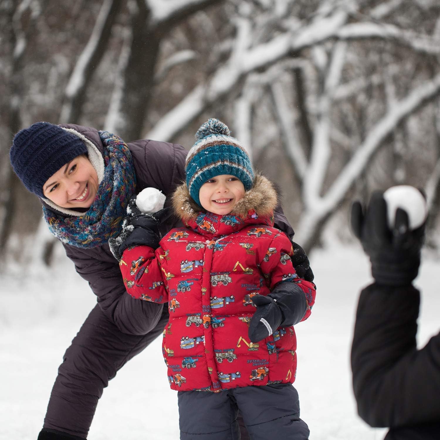 URATOT 150 Pack Snow Toy Balls for Kids Indoor, Plush Snow Fake Balls Soft Artificial Snow Fight Balls Set with Boxes for Winter Interactive Throwing Games