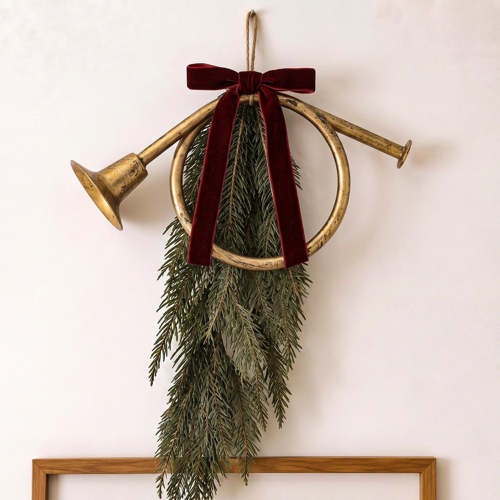 Civaner Set di 6 ornamenti natalizi da appendere in corno francese, 6 ornamenti in ottone con 6 fiocchi in velluto bordeaux per albero di Natale strumento musicale ornamento per le vacanze