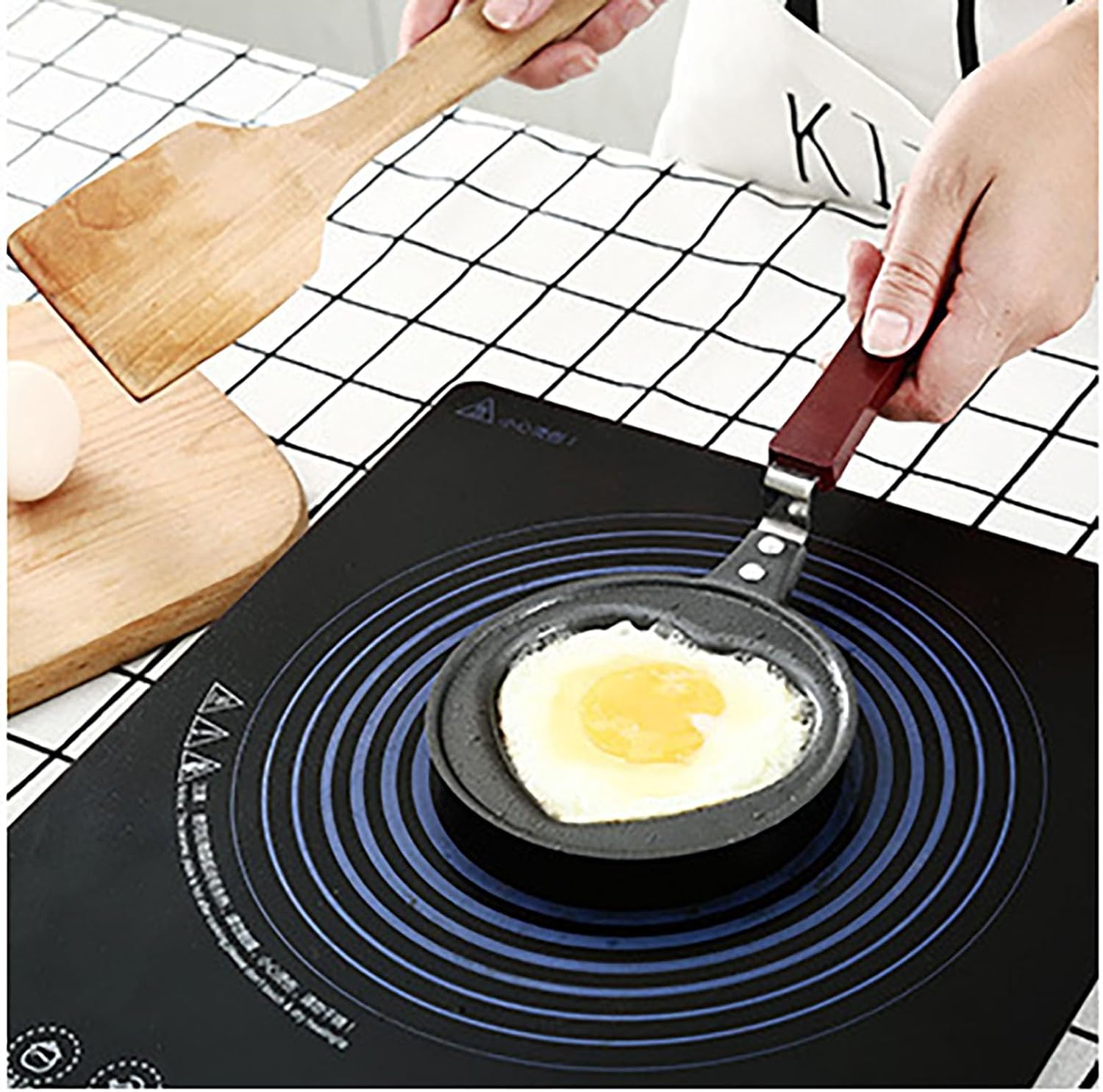 Mini Frying Pan, 4.8 Inch Heart Shape Iron Egg and Omelet Pan with Nonstick Coating for Kitchen and Outdoor of Fried Eggs, Cakes and Breads (Heart)