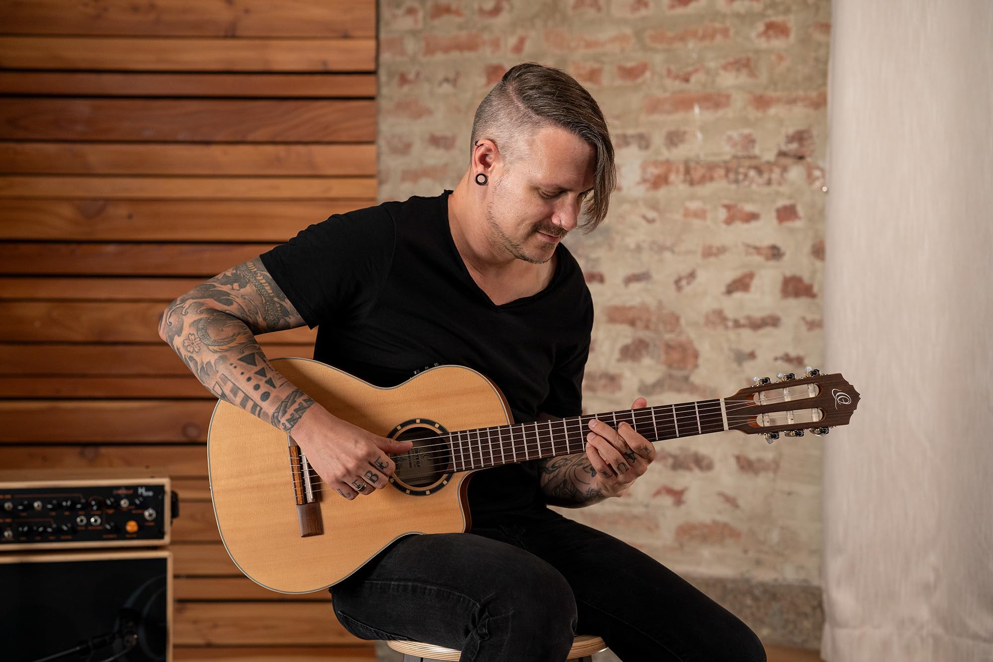 Ortega Guitars Family Series 3/4 E-Akustik Konzertgitarre - Fichte Natur | Nylonsaitengitarre, Slim Neck, Fichtendecke & Thinline Mahagoni-Korpus Satin-Finish, inkl. Pro-Gigbag, RCE125SN-3/4