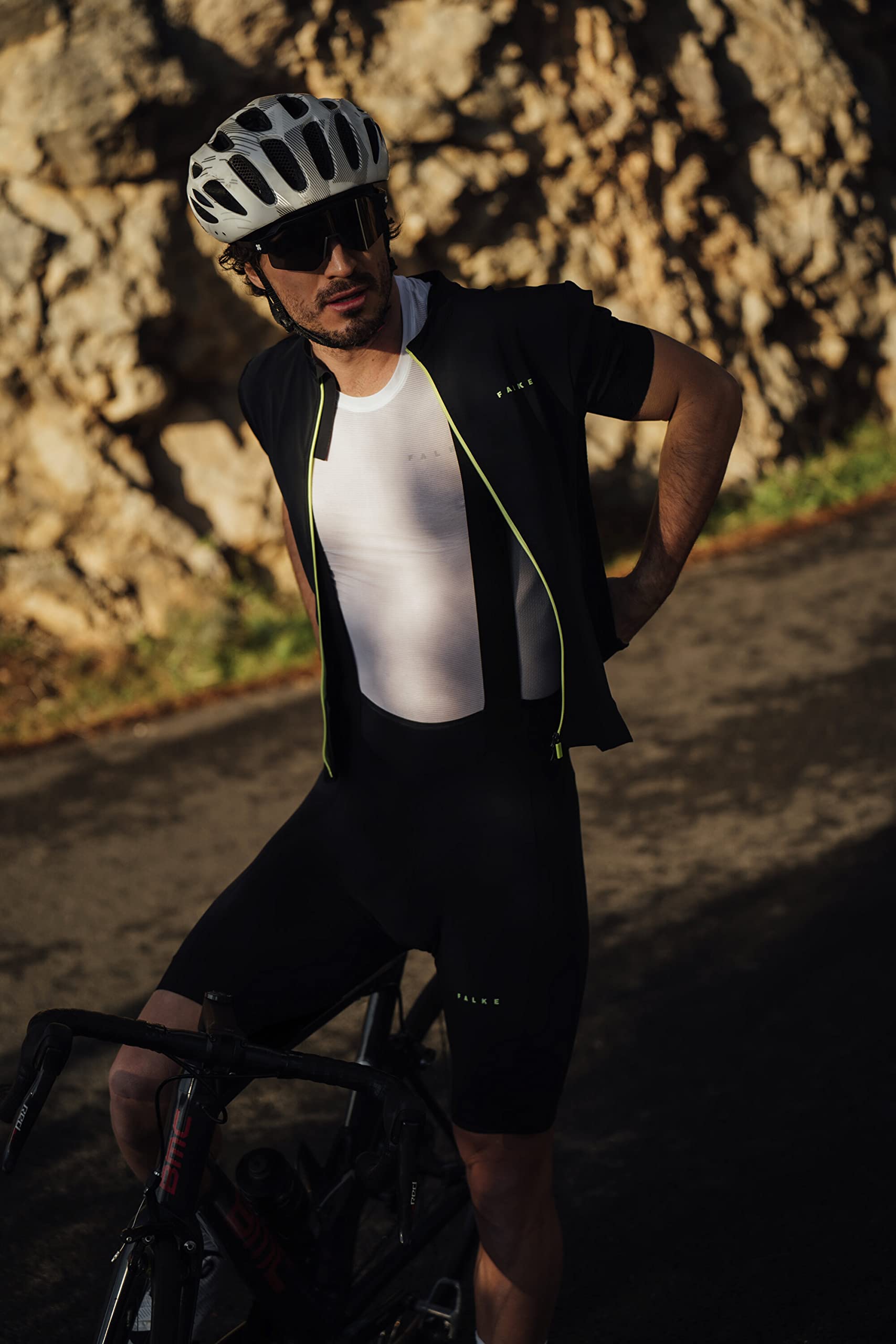 FALKE Herren Ultralight Cool Funktionsshirt Kurzarmshirt schnelltrocknend atmungsaktiv nachhaltiges Funktionsmaterial warme bis heiße Temperaturen ultraleicht kühlend Funktionsunterwäsche 1 Stück