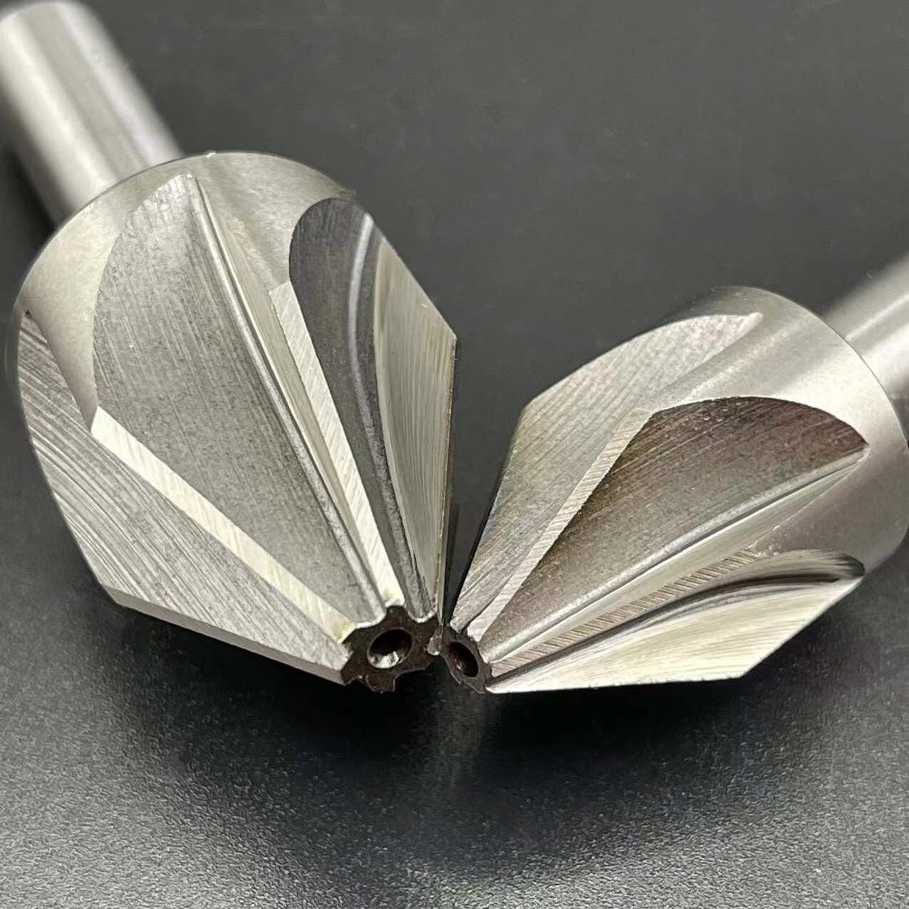 1 fraise à chanfreiner en carbure à 60 degrés, diamètre de coupe de 6 à 35 mm, fraise à chanfreiner HSS à cannelure 6/8, outil d'ébavurage, routeur CNC V Bit(35mm 60 degrees)