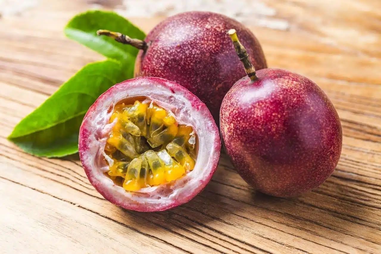 10 Purple Passion Fruit Seeds – Passiflora edulis – Tropical Fruit – Garden – 347