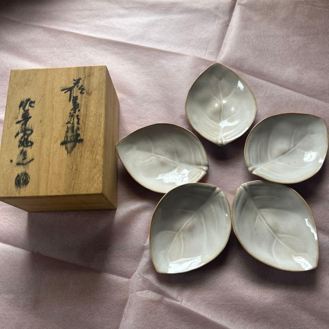 Amazon.co.jp: 萩焼 花葉形小皿5枚 坂田泥華 泥華窯 : おもちゃ