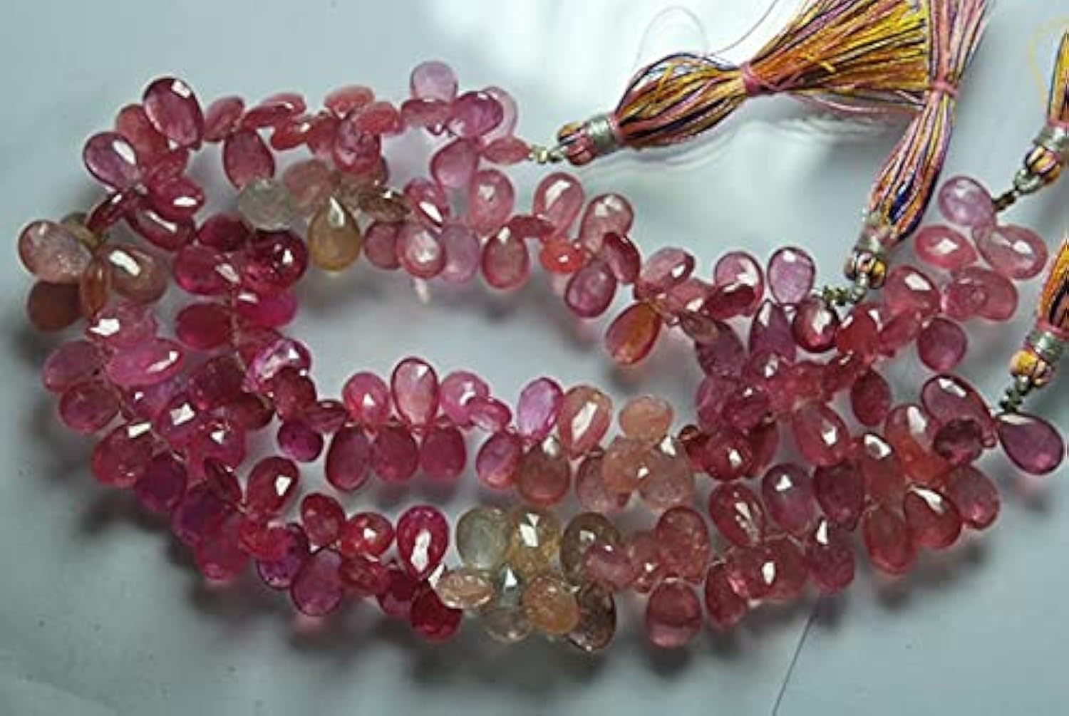 Saphir rose d'Umba en fil de 9 pouces avec perles poires facettées de 7.5 à 9mm