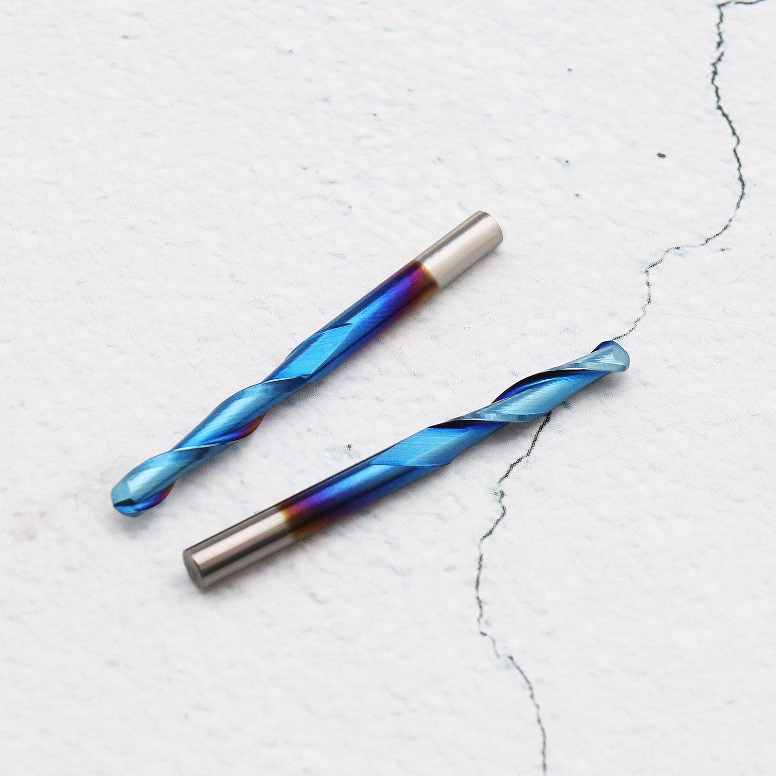 Lot de 10 fraises à bout sphérique CNC 3,175 mm Tige spirale Upcut Design en carbure de tungstène Nano Revêtement bleu avec boîte