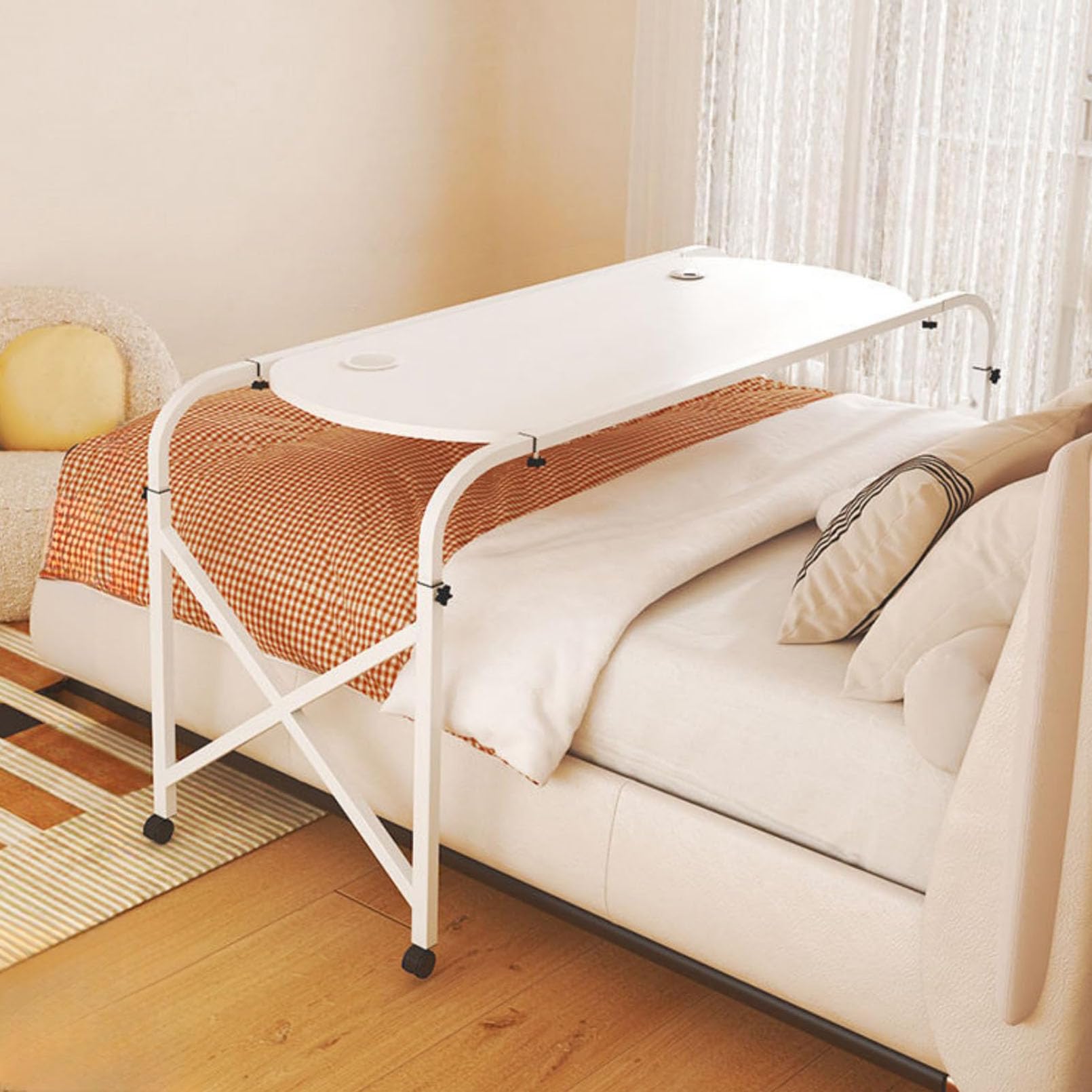 Longue table de queue de lit roulante pour manger et travailler sans encombrer