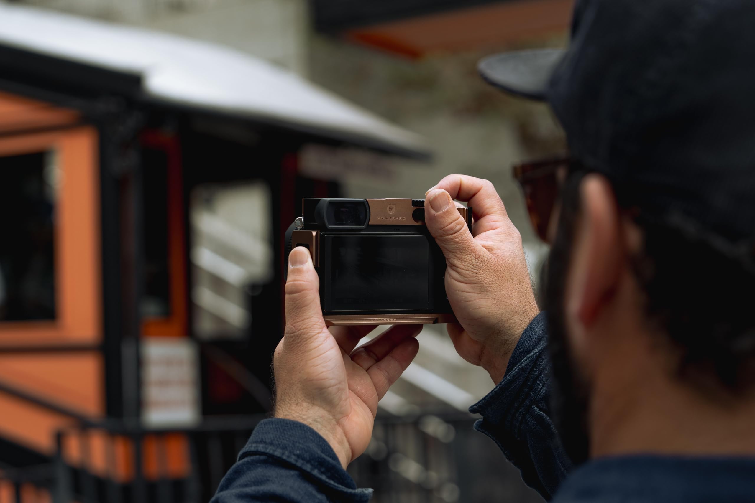 PolarPro - MagFlip Hood - Capucha magnética abatible para Acceso a filtros - 28mm + 43mm - Leica Q3 - Negro