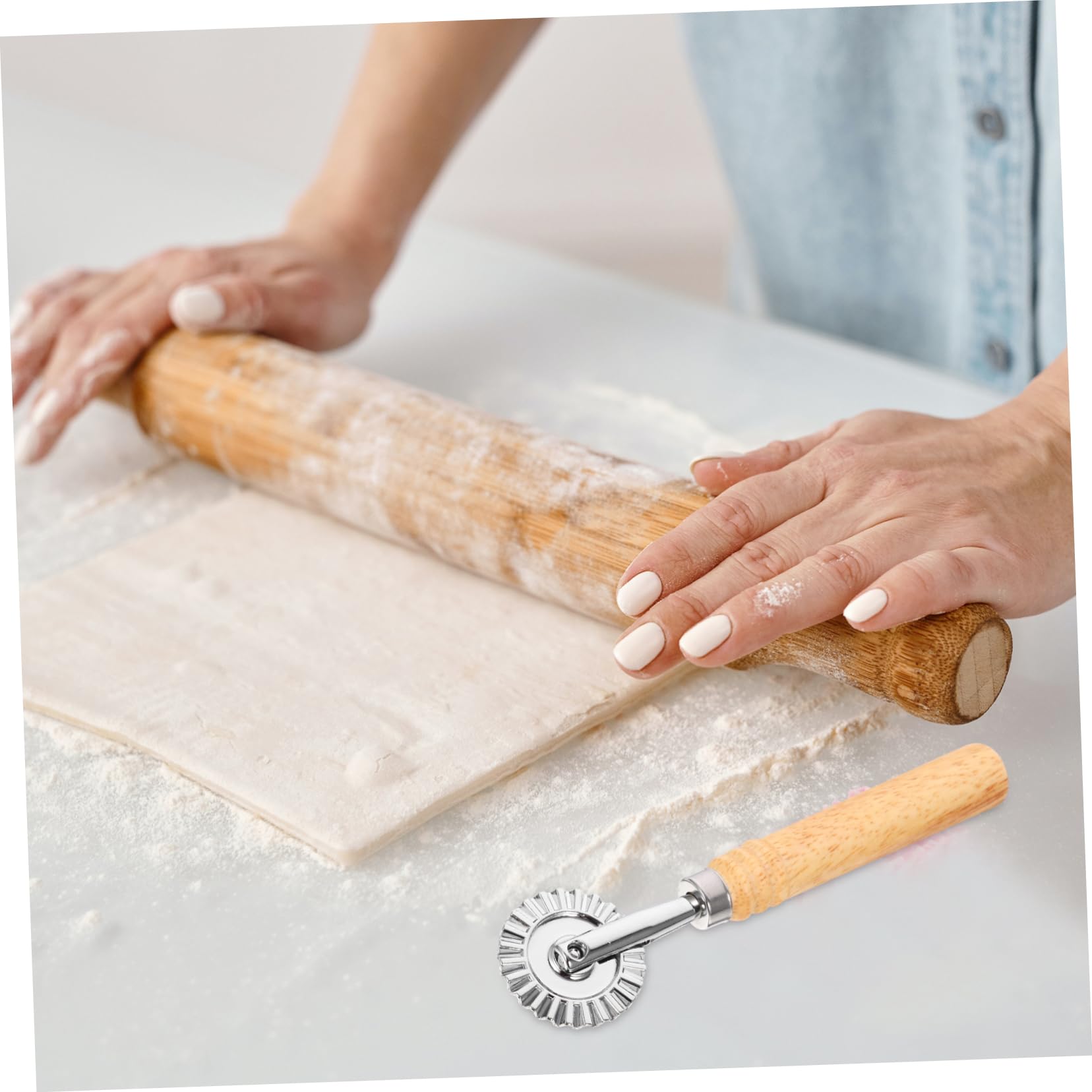 Garneck Alloy Noodle Roller Cutter Versatile Dough Pizza Cutter for Cookies Biscuits and Pastries Design with Reinforced Base for Easy Lattice Creation Kitchen Cooking