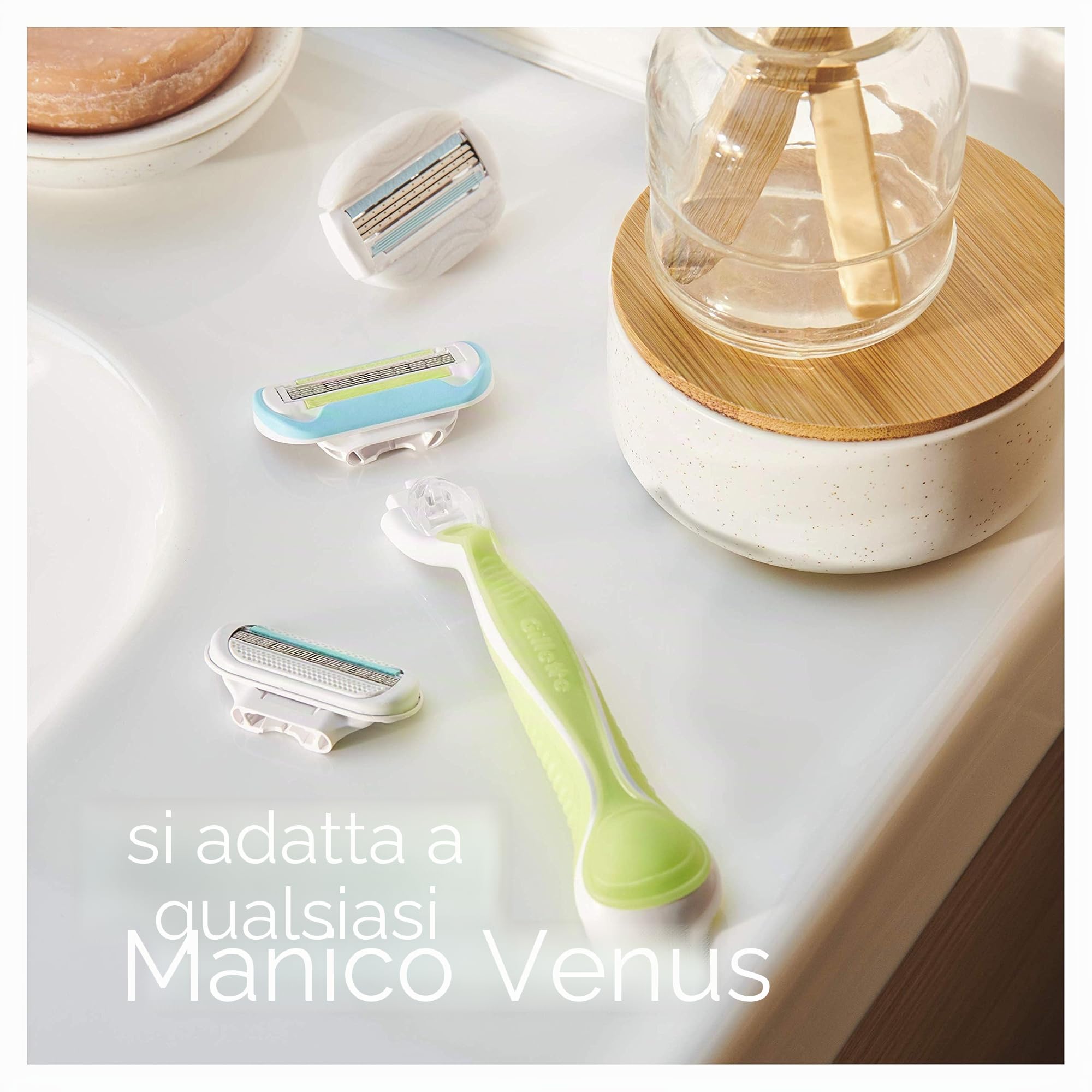 Gillette Venus Lubrastrip - Lamette di ricambio extra lisce da donna, confezione da 8, con un tocco di oli di avocade