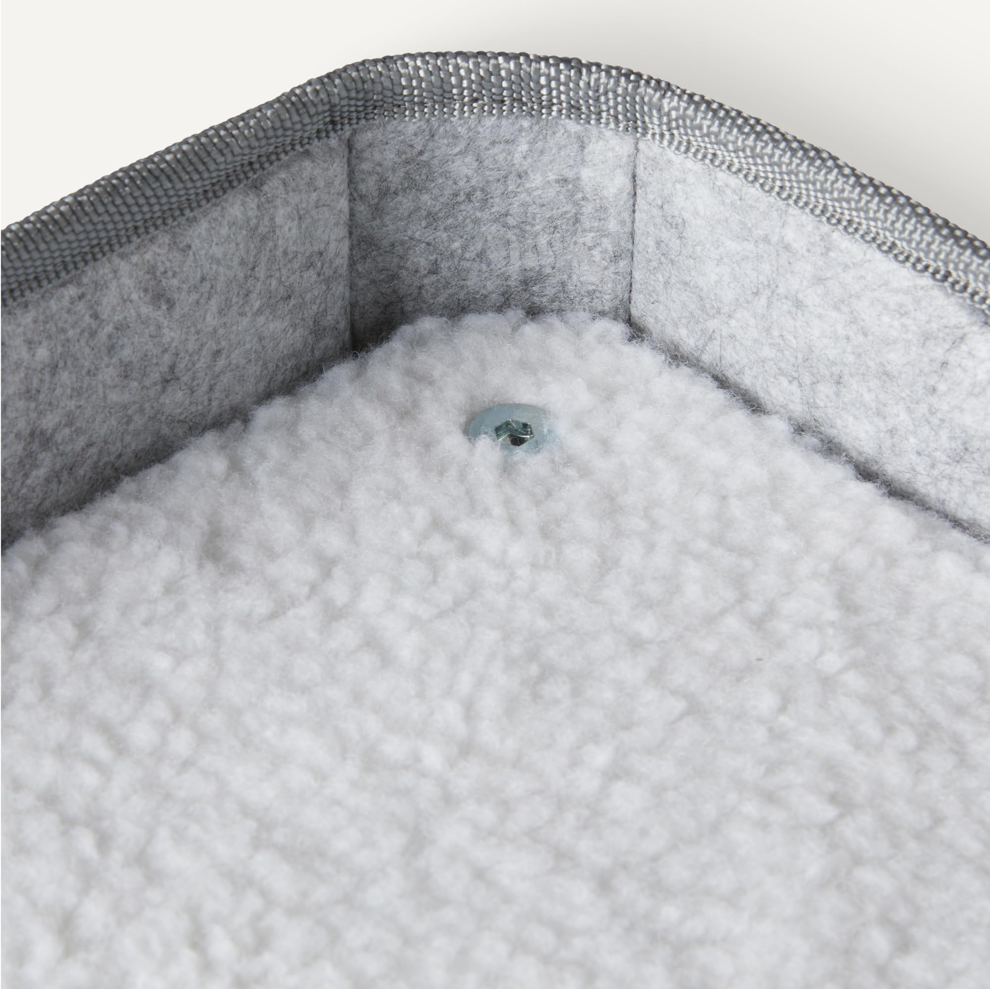Amazon Basics Casa para Gatos de 2 Pisos para Gatos de Interior, Cueva Cubierta para Gatos con Rascador y Bola Esponjosa, Casas Plegables en Forma de Cubo para Gatos, 43,2 x 35,6 x 57,2 cm, Gris