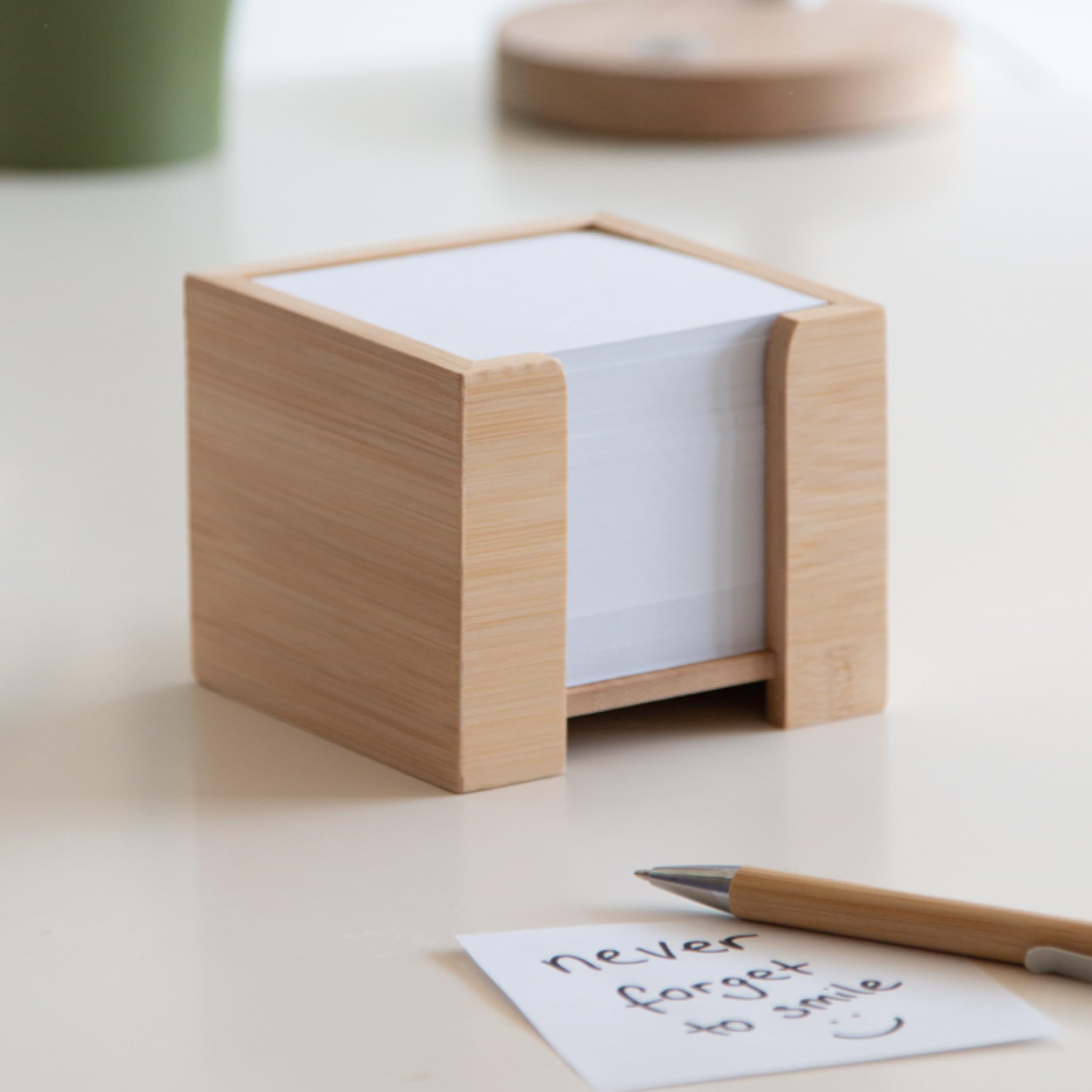 Lot de 2 boîtes à notes, en bambou, durable, 900 feuilles de papier sans bois 70 g/m², H x l x P : 11,5 x 11,5 x 10,7 cm, couleur naturelle