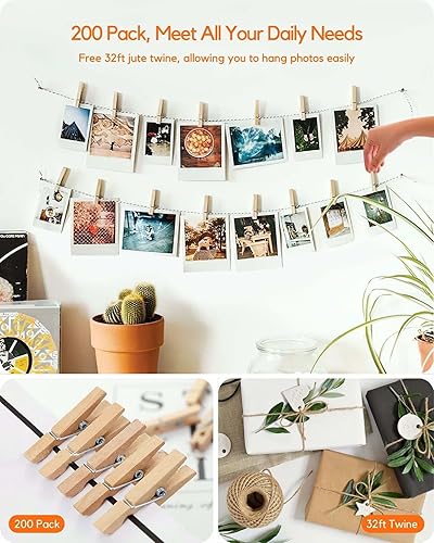 Vista 3 de Mini pinzas de ropa para fotos, pinzas de madera natural pequeñas de 1 pulgada, clips decorativos de madera pequeños a granel, cordel de yute de 33